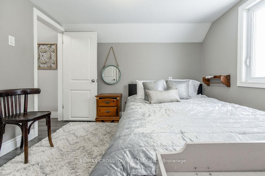Photo 24 of 1089 Bayfield Street N, Springwater, Midhurst — HOMEH