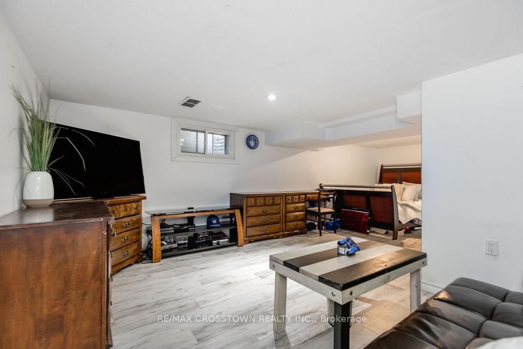 Photo 26 of 1089 Bayfield Street N, Springwater, Midhurst — HOMEH
