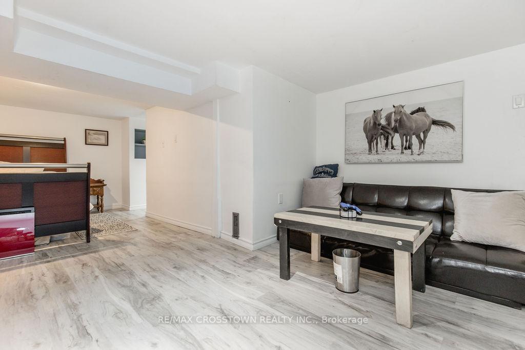 Photo 27 of 1089 Bayfield Street N, Springwater, Midhurst — HOMEH