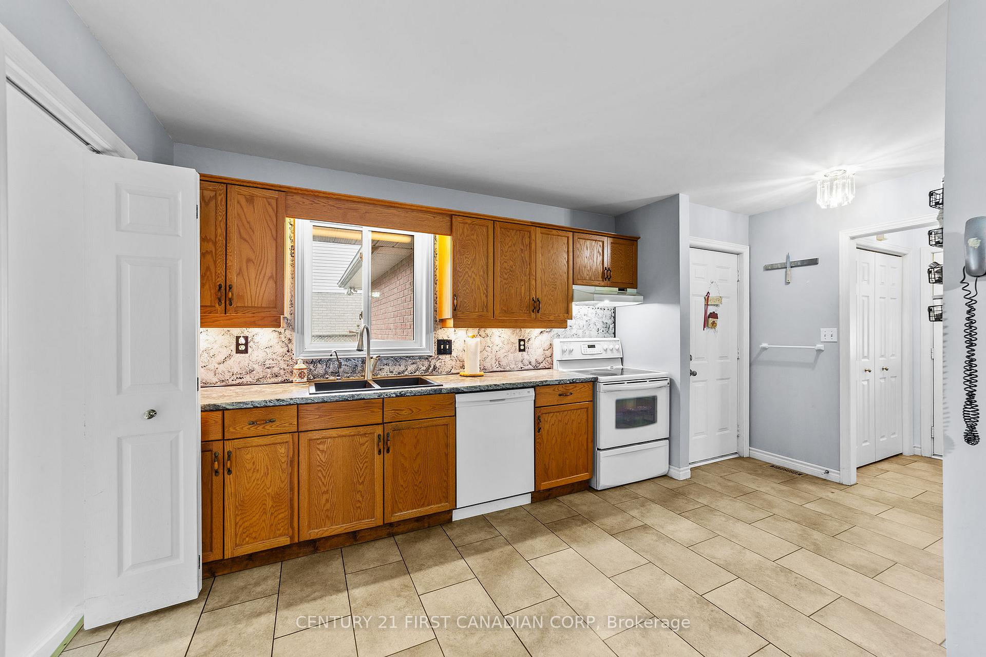 Photo 17 of 7 Sifton Drive, St. Thomas — HOMEH