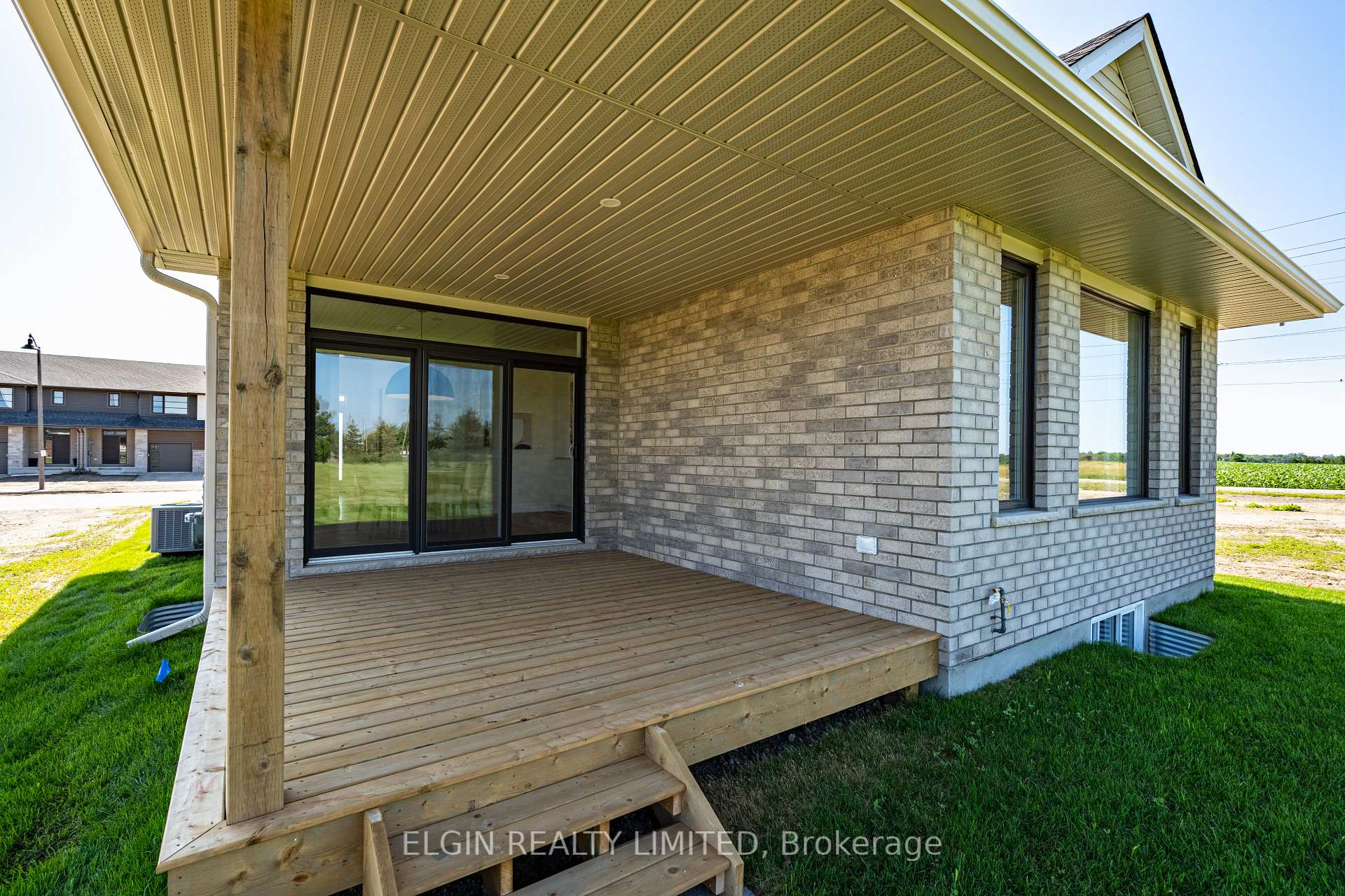 Photo 3 of 260 Renaissance Drive, St. Thomas — HOMEH