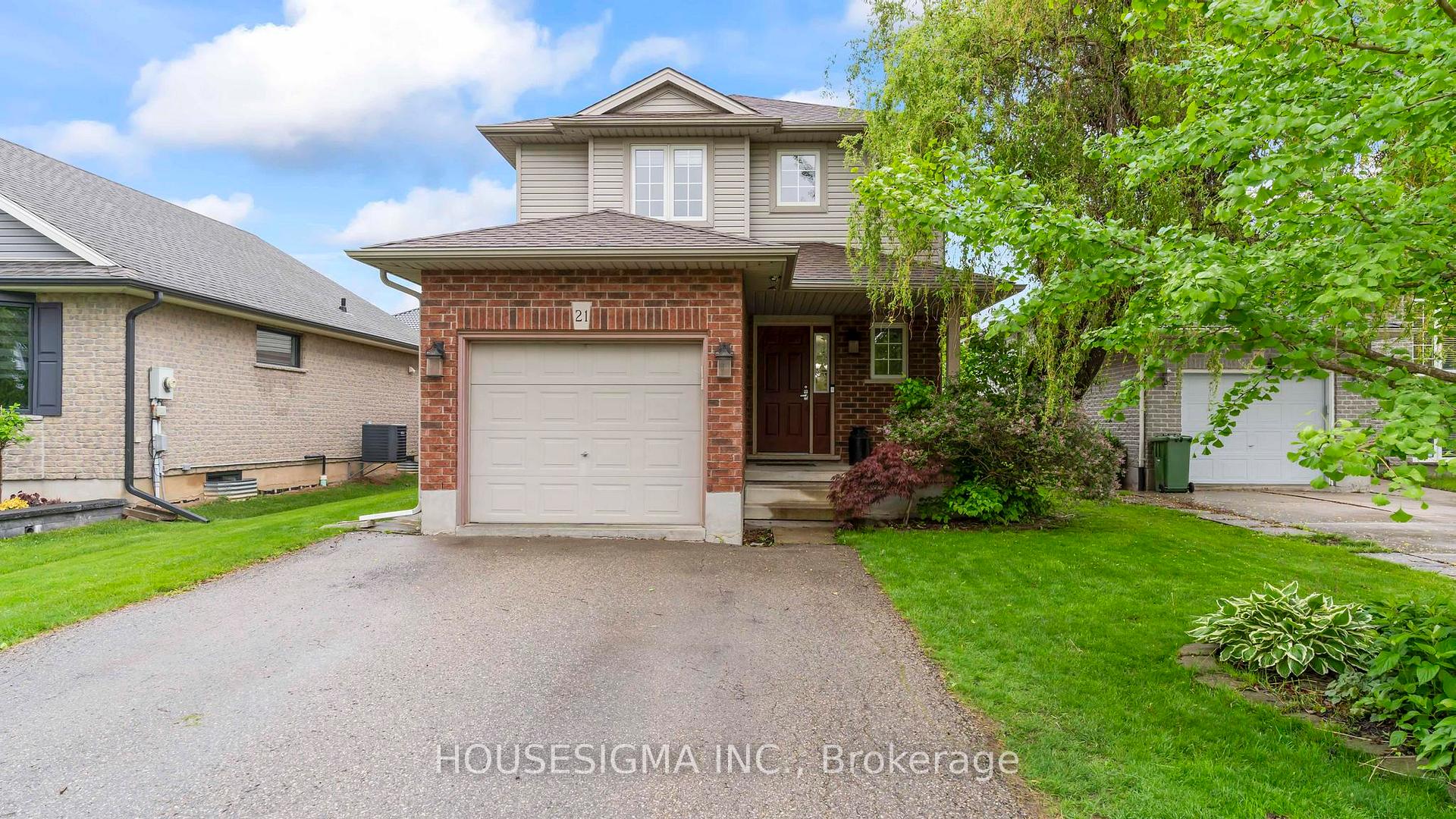 Front of 21 Goldenrod Court