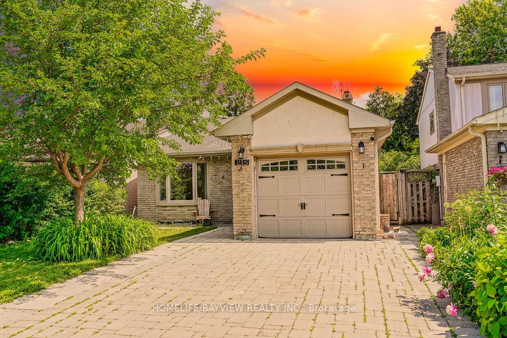 Front of 215 Weldrick Road W
