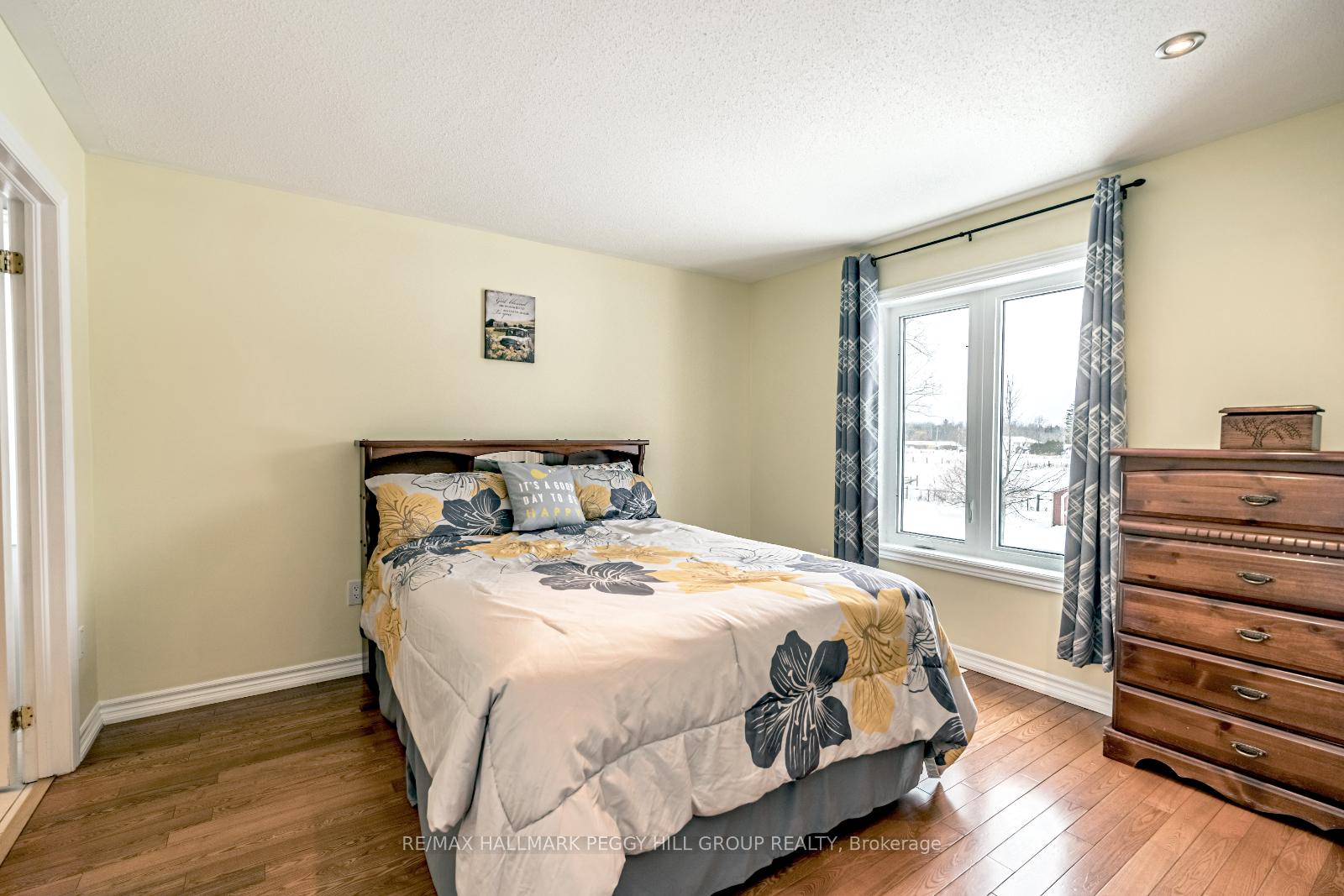 Photo 9 of 1032 Flos 4 Road E, Springwater, Rural Springwater — HOMEH