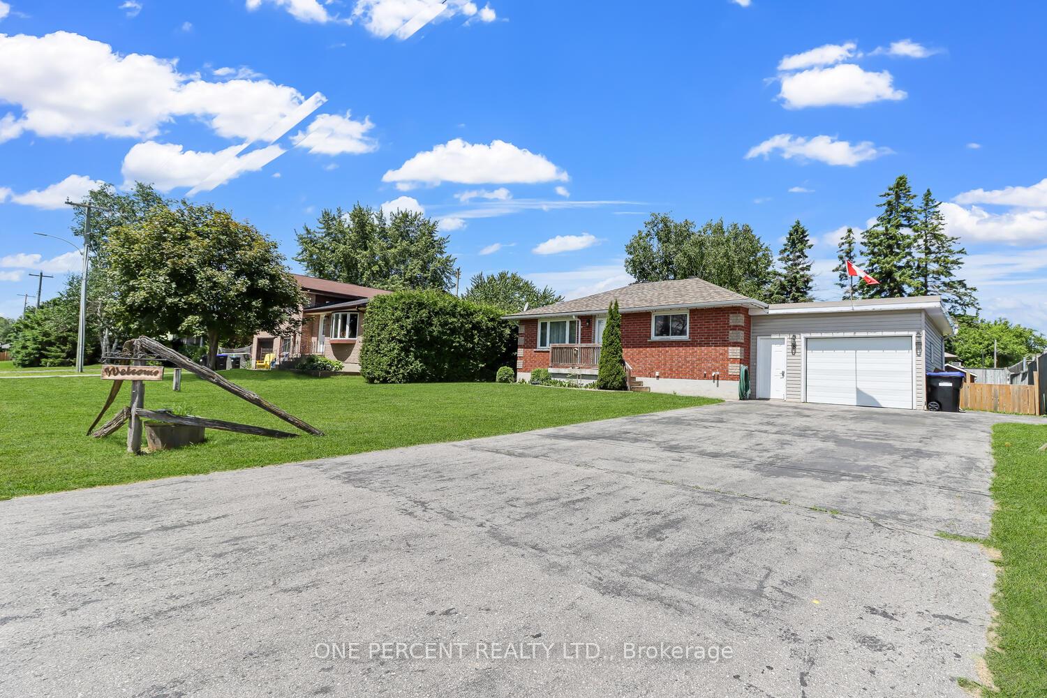 Photo 2 of 8 Robinson Road, Springwater, Elmvale — HOMEH