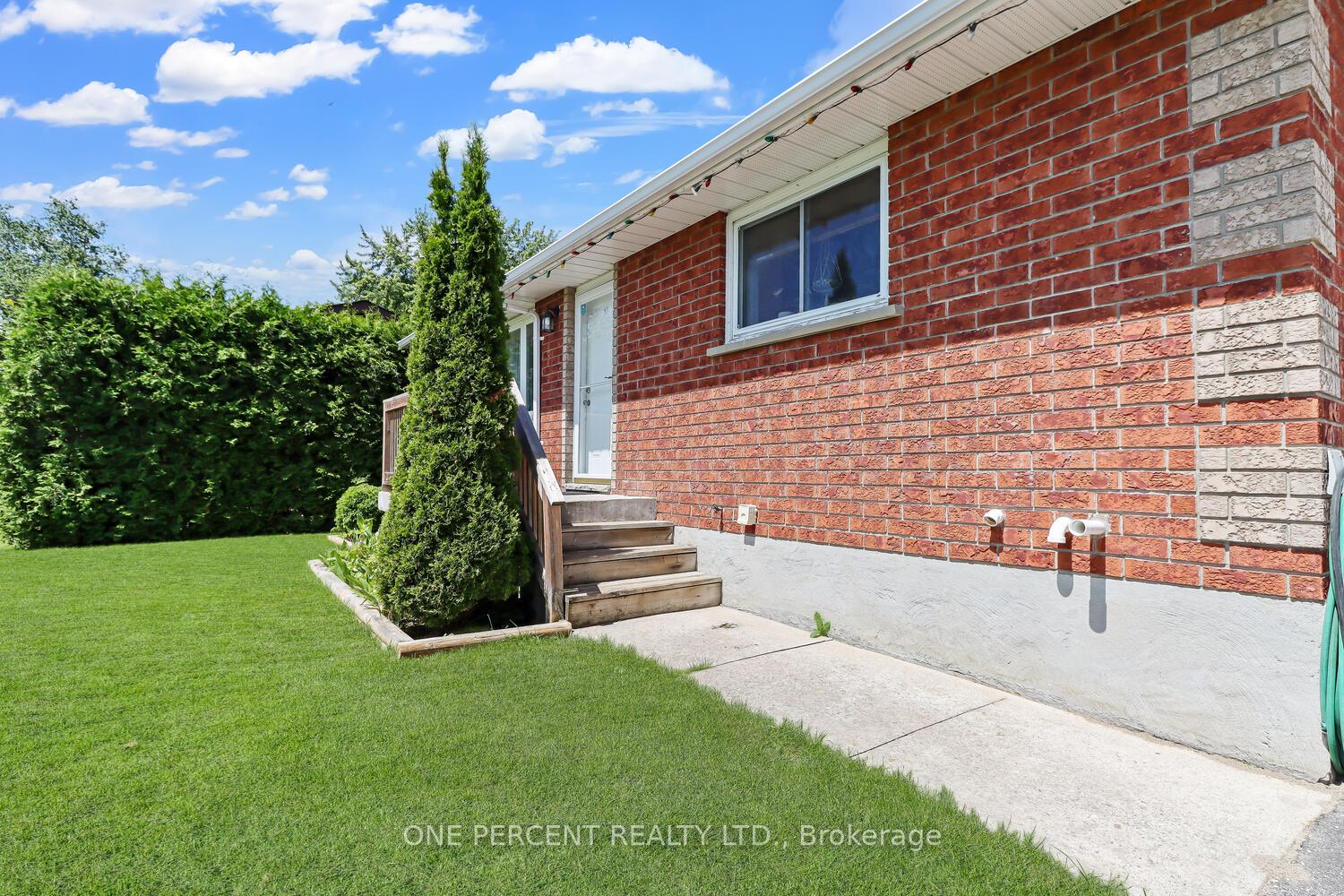 Photo 4 of 8 Robinson Road, Springwater, Elmvale — HOMEH