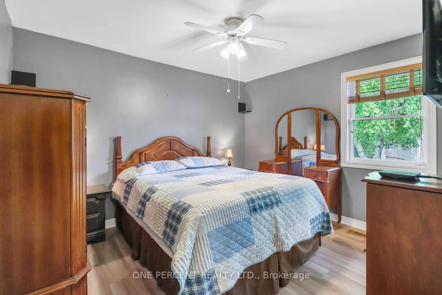 Photo 12 of 8 Robinson Road, Springwater, Elmvale — HOMEH