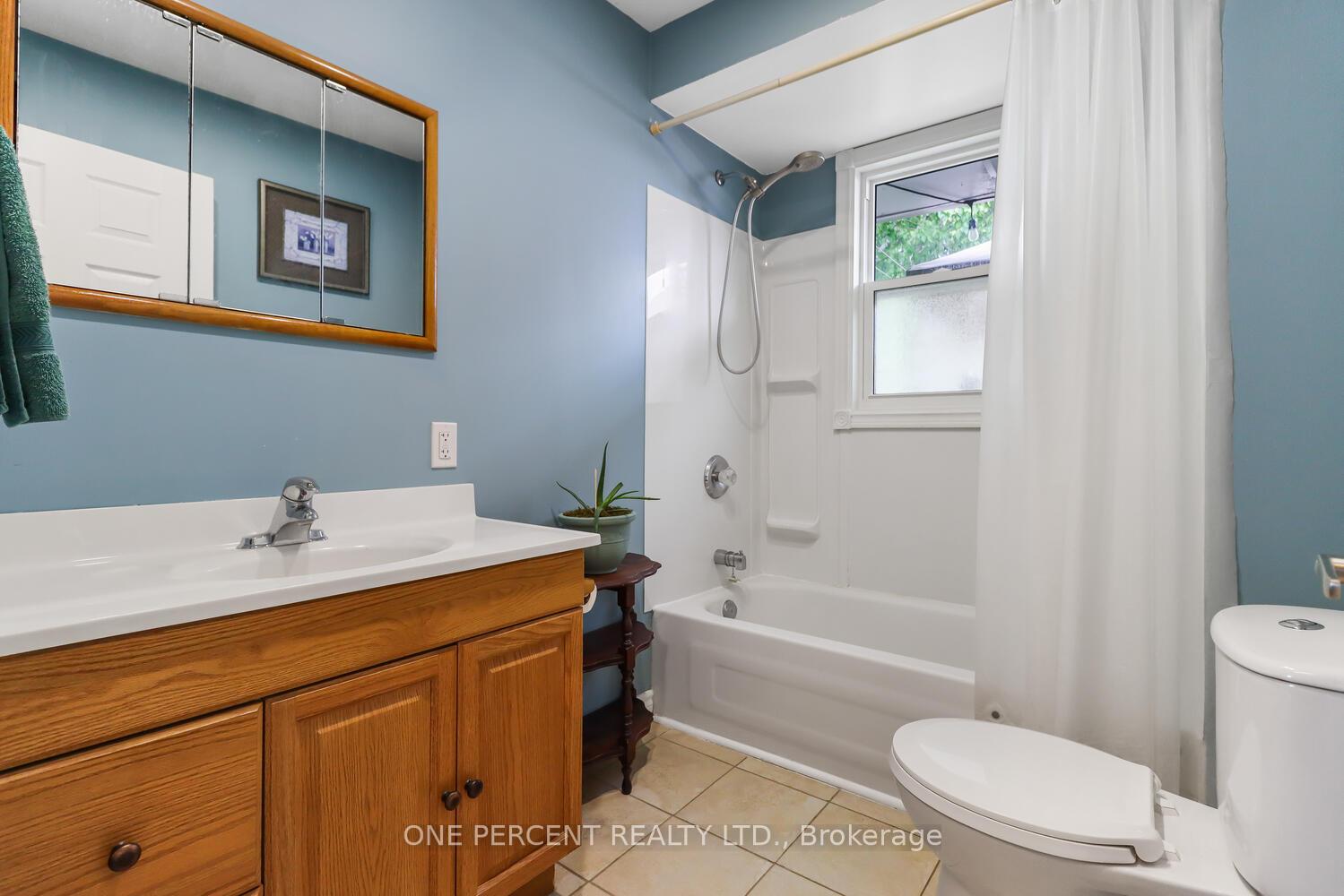 Photo 16 of 8 Robinson Road, Springwater, Elmvale — HOMEH