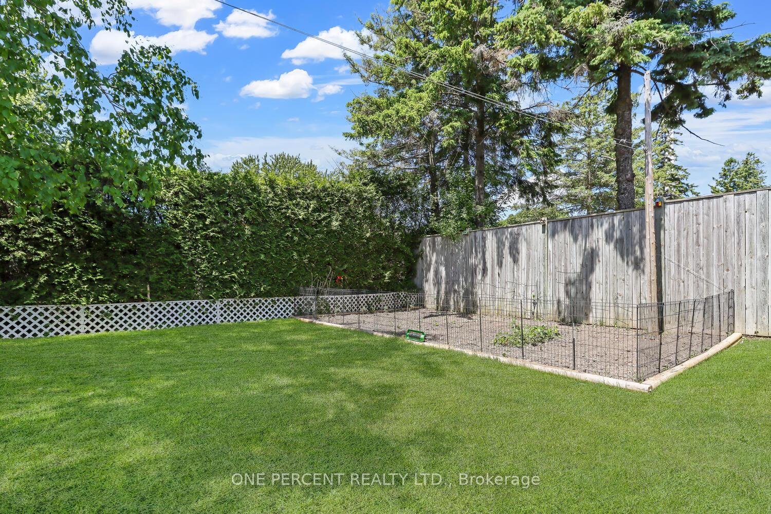 Photo 34 of 8 Robinson Road, Springwater, Elmvale — HOMEH