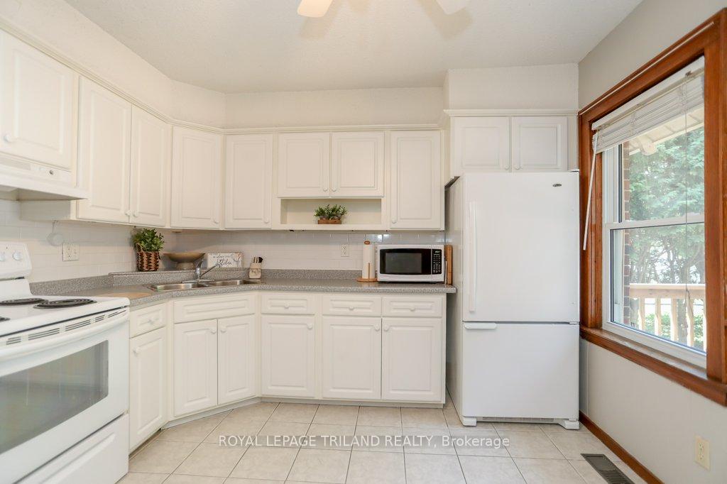 Photo 16 of 230 Sunset Drive, St. Thomas — HOMEH