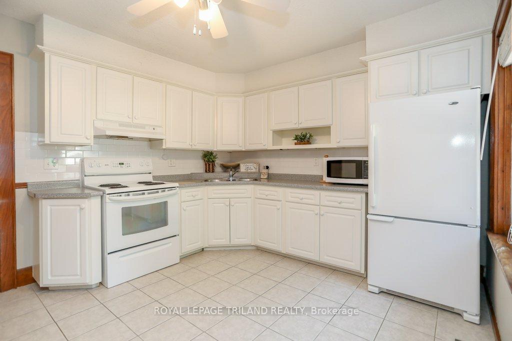 Photo 17 of 230 Sunset Drive, St. Thomas — HOMEH