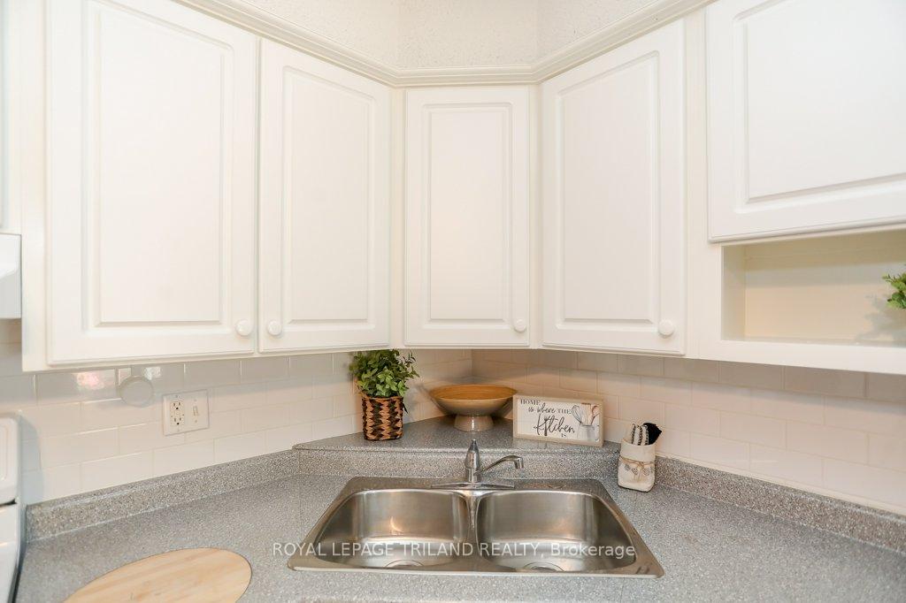 Photo 18 of 230 Sunset Drive, St. Thomas — HOMEH