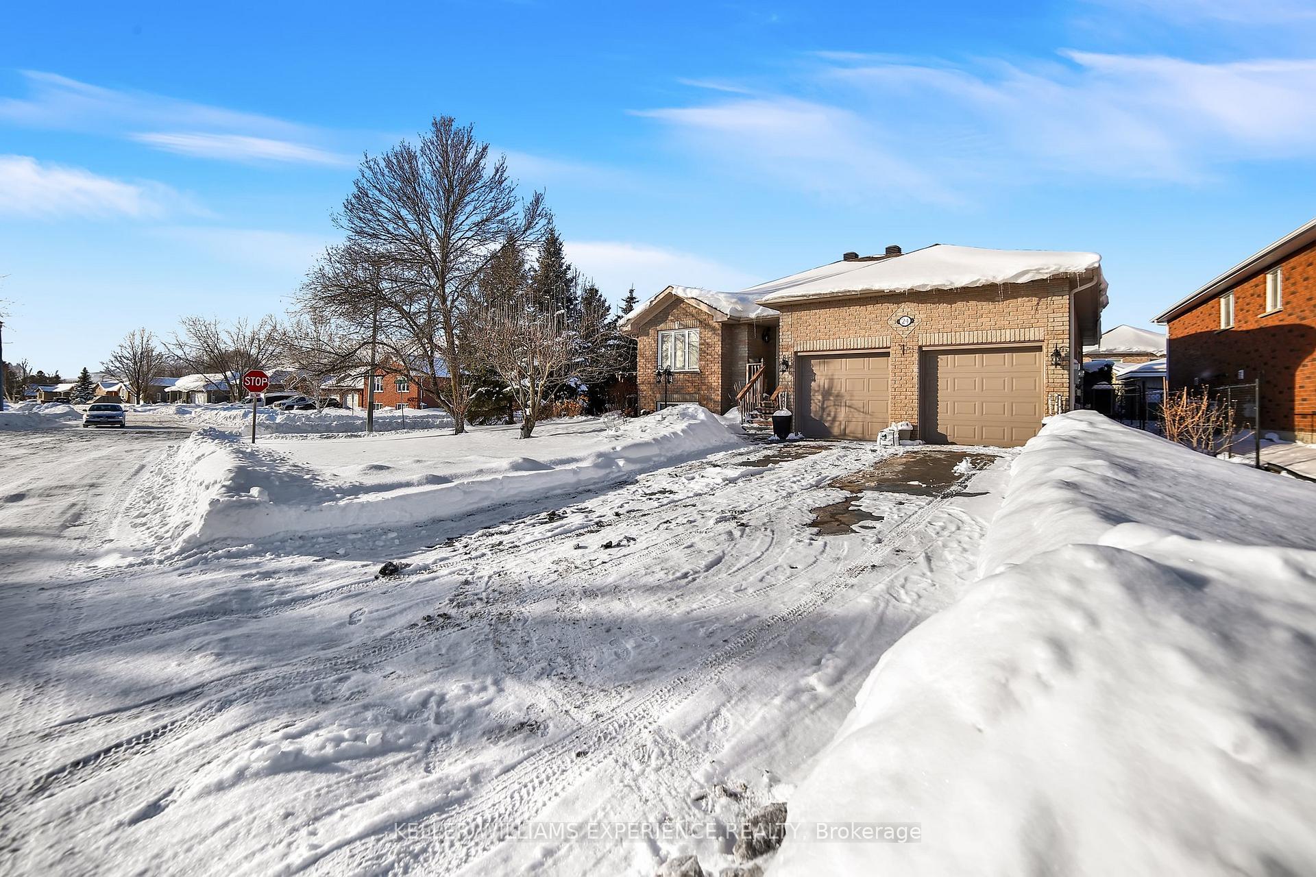 Photo 3 of 24 Graham Street, Springwater, Elmvale — HOMEH