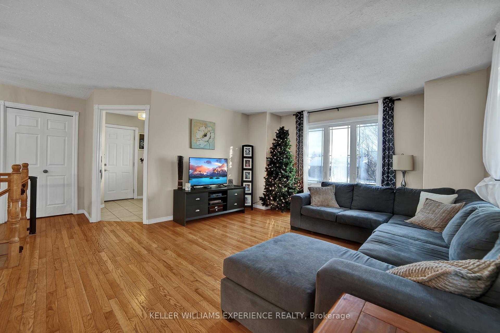 Photo 6 of 24 Graham Street, Springwater, Elmvale — HOMEH