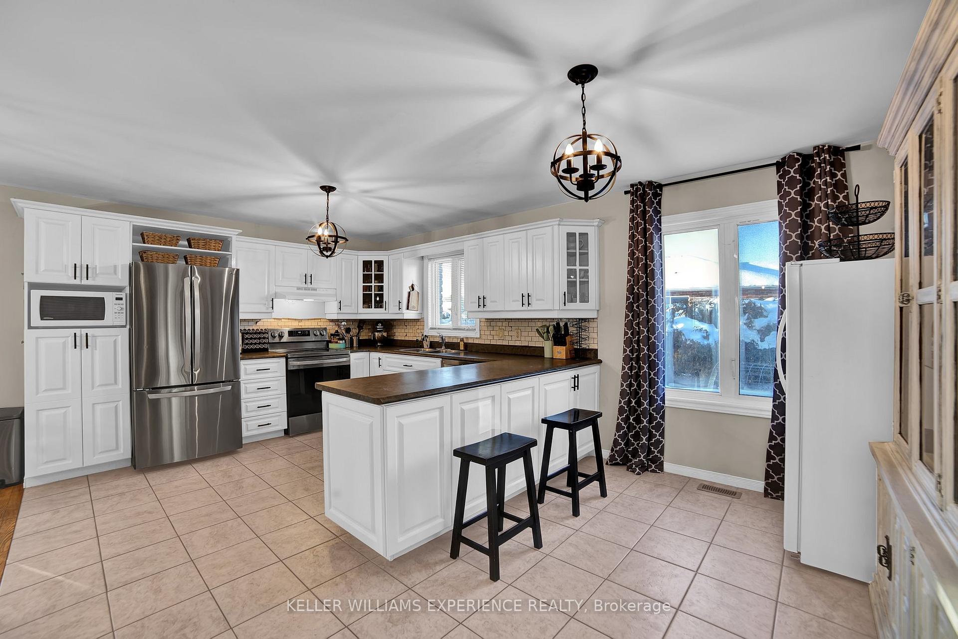Photo 10 of 24 Graham Street, Springwater, Elmvale — HOMEH