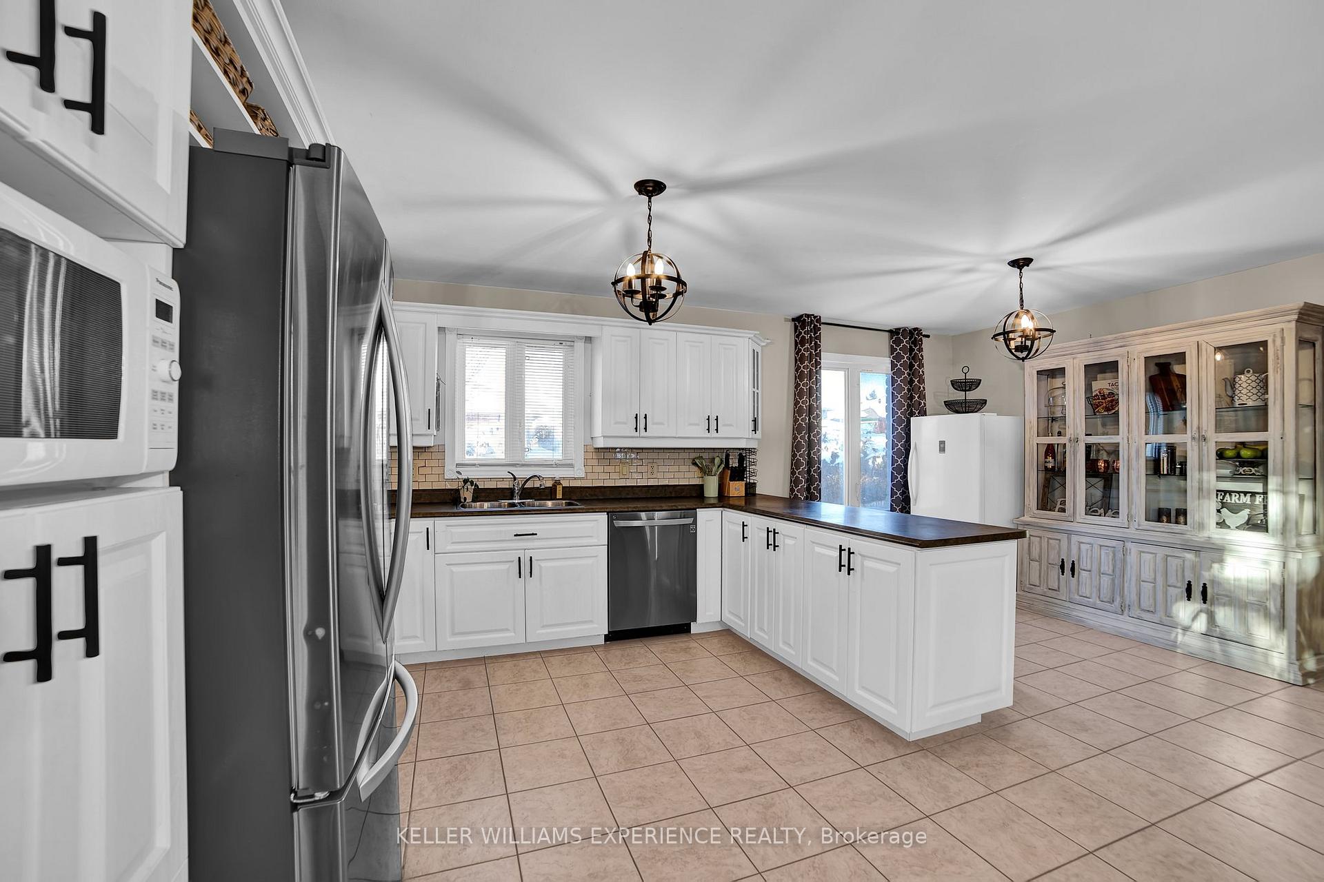 Photo 12 of 24 Graham Street, Springwater, Elmvale — HOMEH