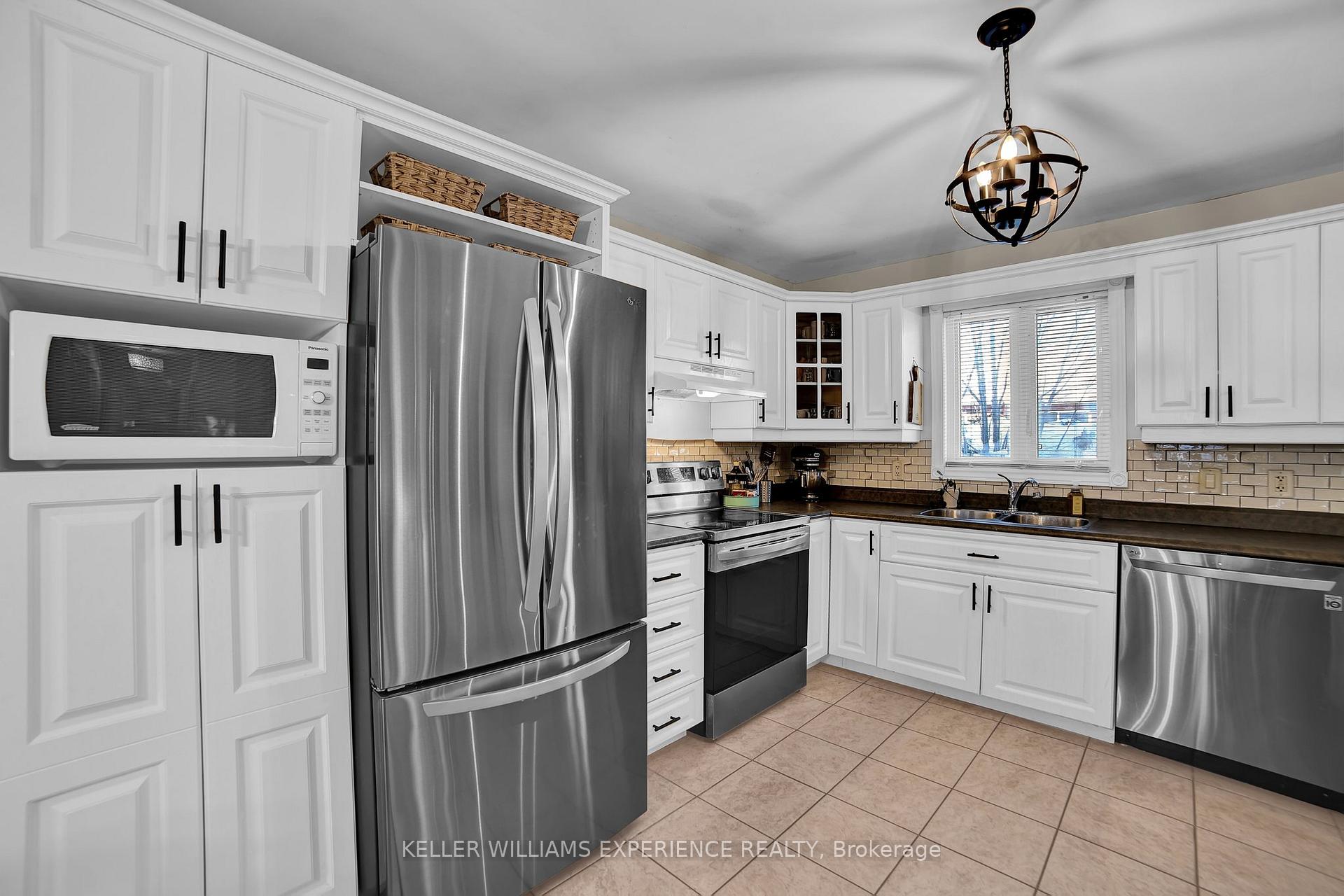 Photo 13 of 24 Graham Street, Springwater, Elmvale — HOMEH