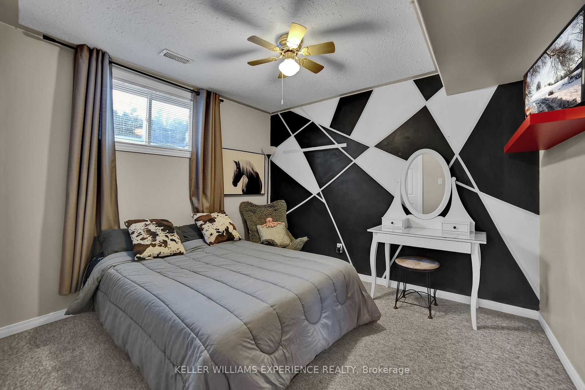 Photo 26 of 24 Graham Street, Springwater, Elmvale — HOMEH
