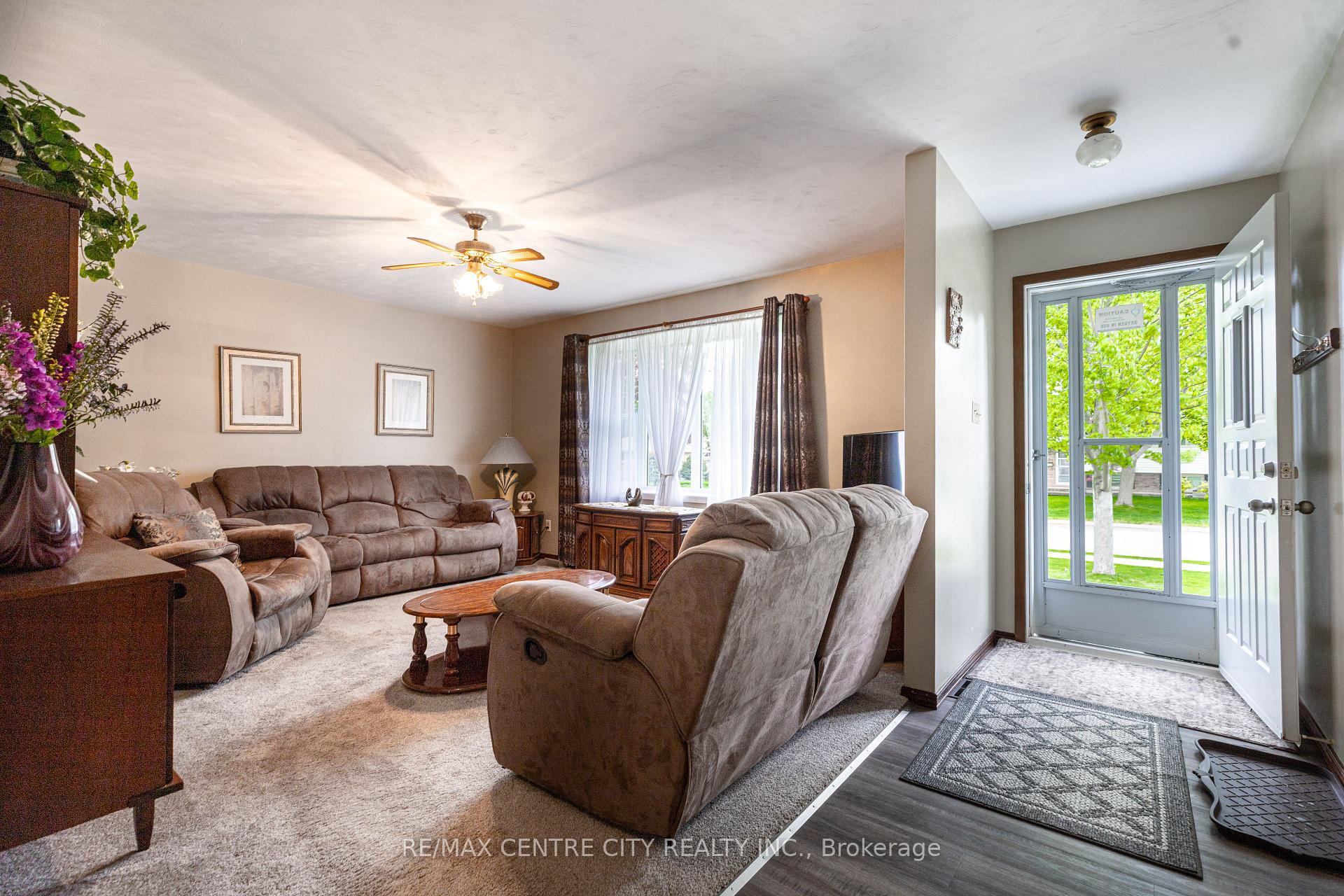 Photo 4 of 20 Caldwell Street, St. Thomas — HOMEH