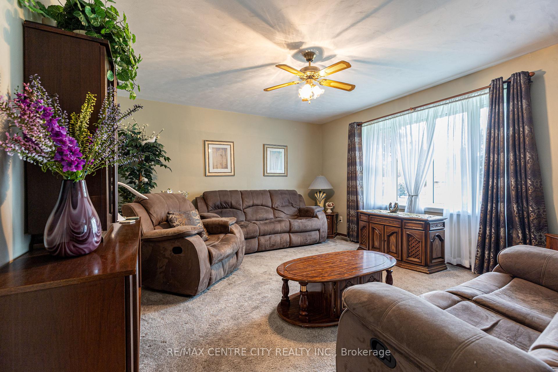 Photo 5 of 20 Caldwell Street, St. Thomas — HOMEH