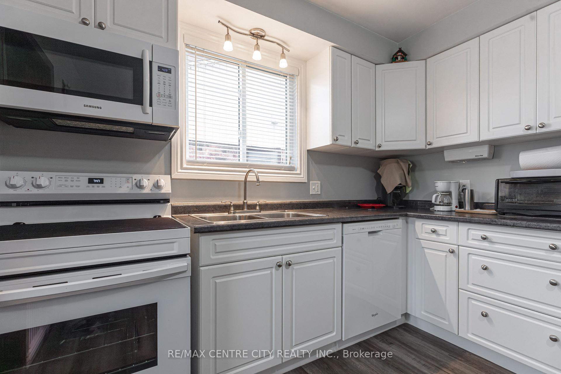 Photo 8 of 20 Caldwell Street, St. Thomas — HOMEH