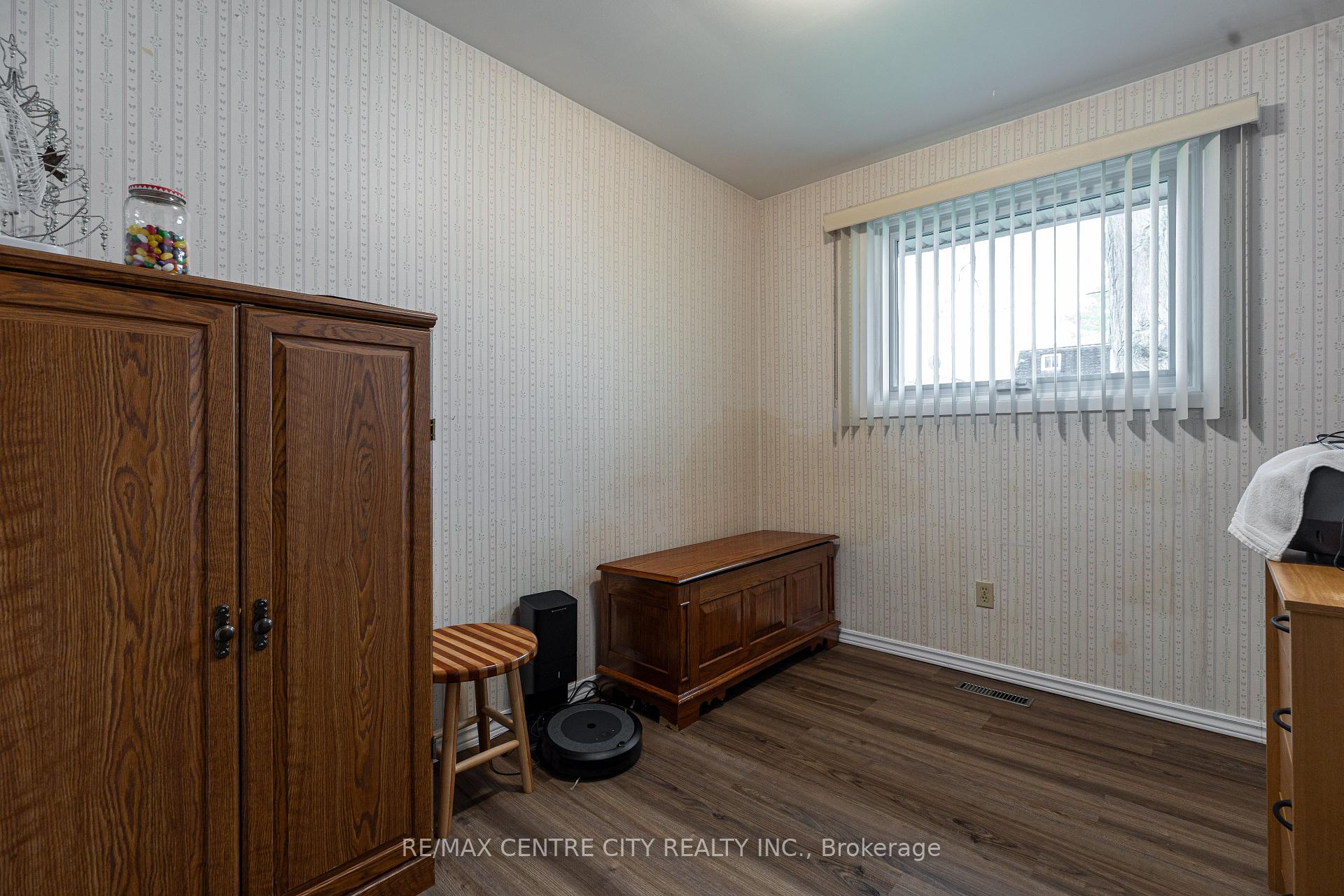 Photo 11 of 20 Caldwell Street, St. Thomas — HOMEH