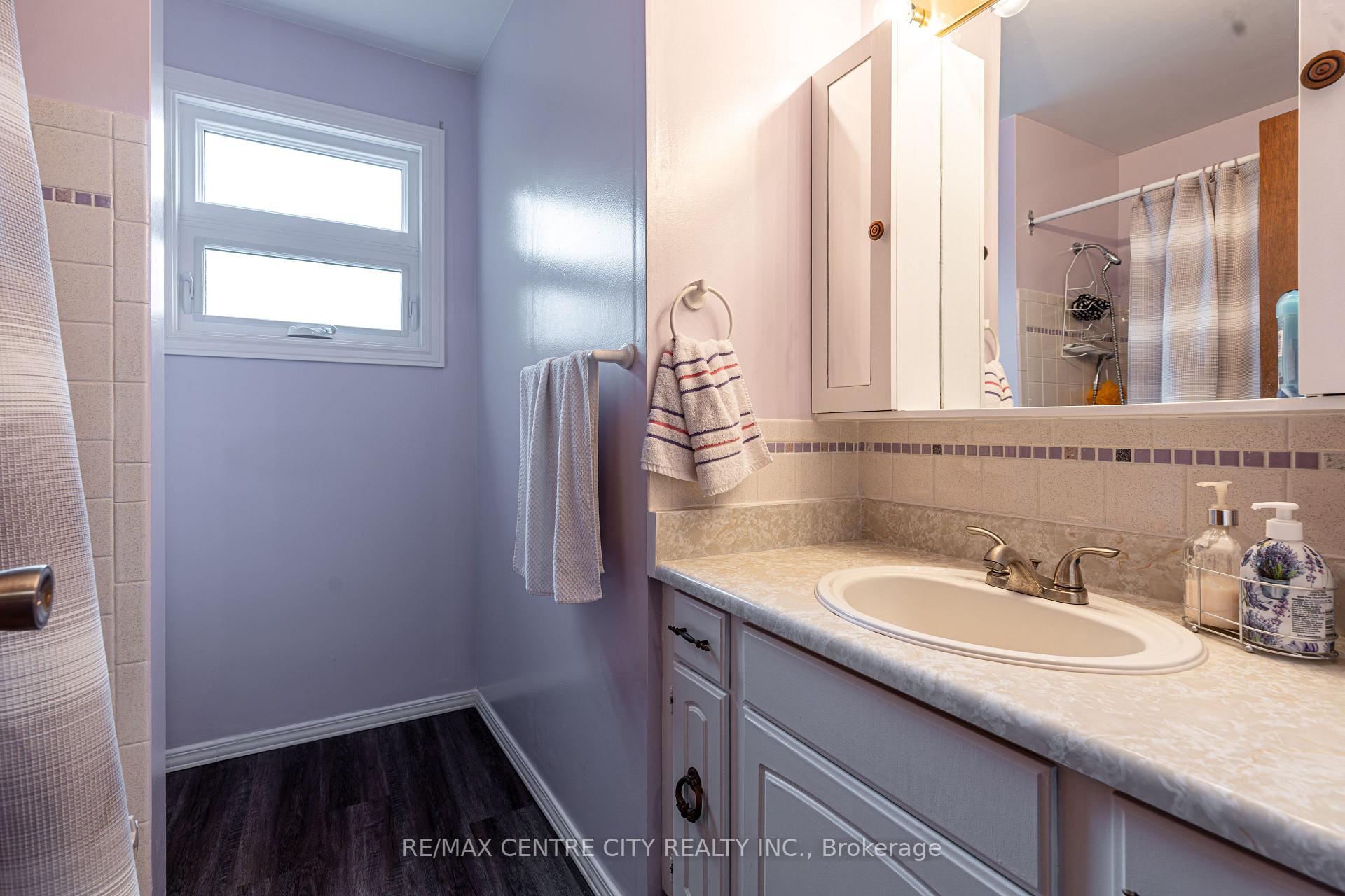 Photo 12 of 20 Caldwell Street, St. Thomas — HOMEH
