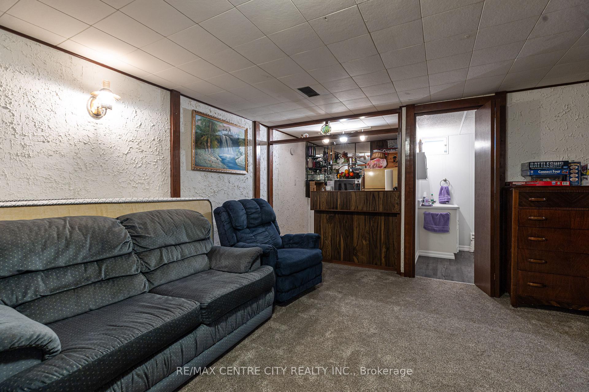 Photo 17 of 20 Caldwell Street, St. Thomas — HOMEH
