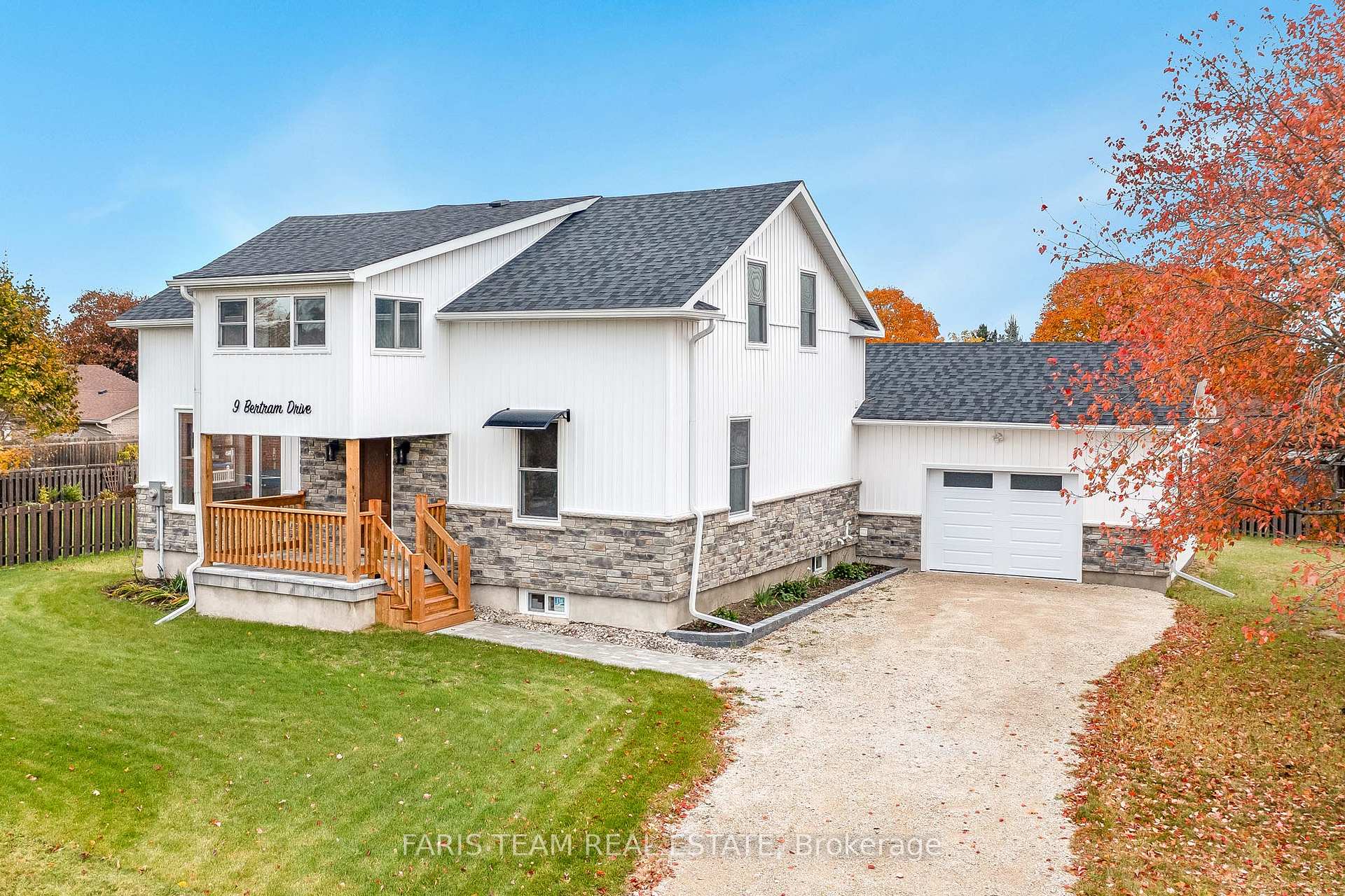 Photo 2 of 9 Bertram Drive, Springwater, Elmvale — HOMEH