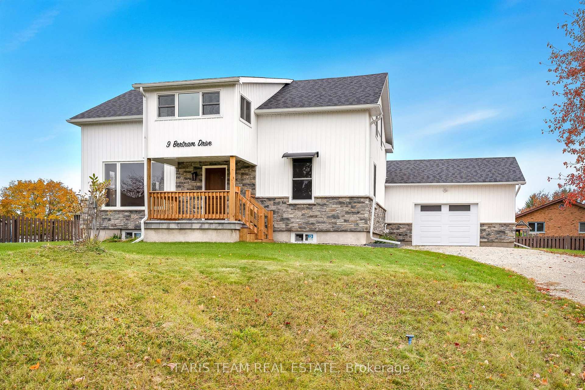 Photo 3 of 9 Bertram Drive, Springwater, Elmvale — HOMEH