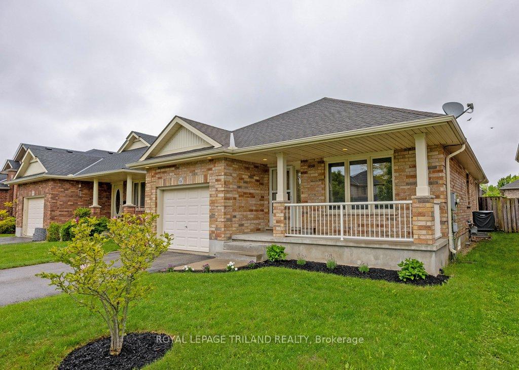Photo 2 of 106 Hagerman Crescent, St. Thomas — HOMEH
