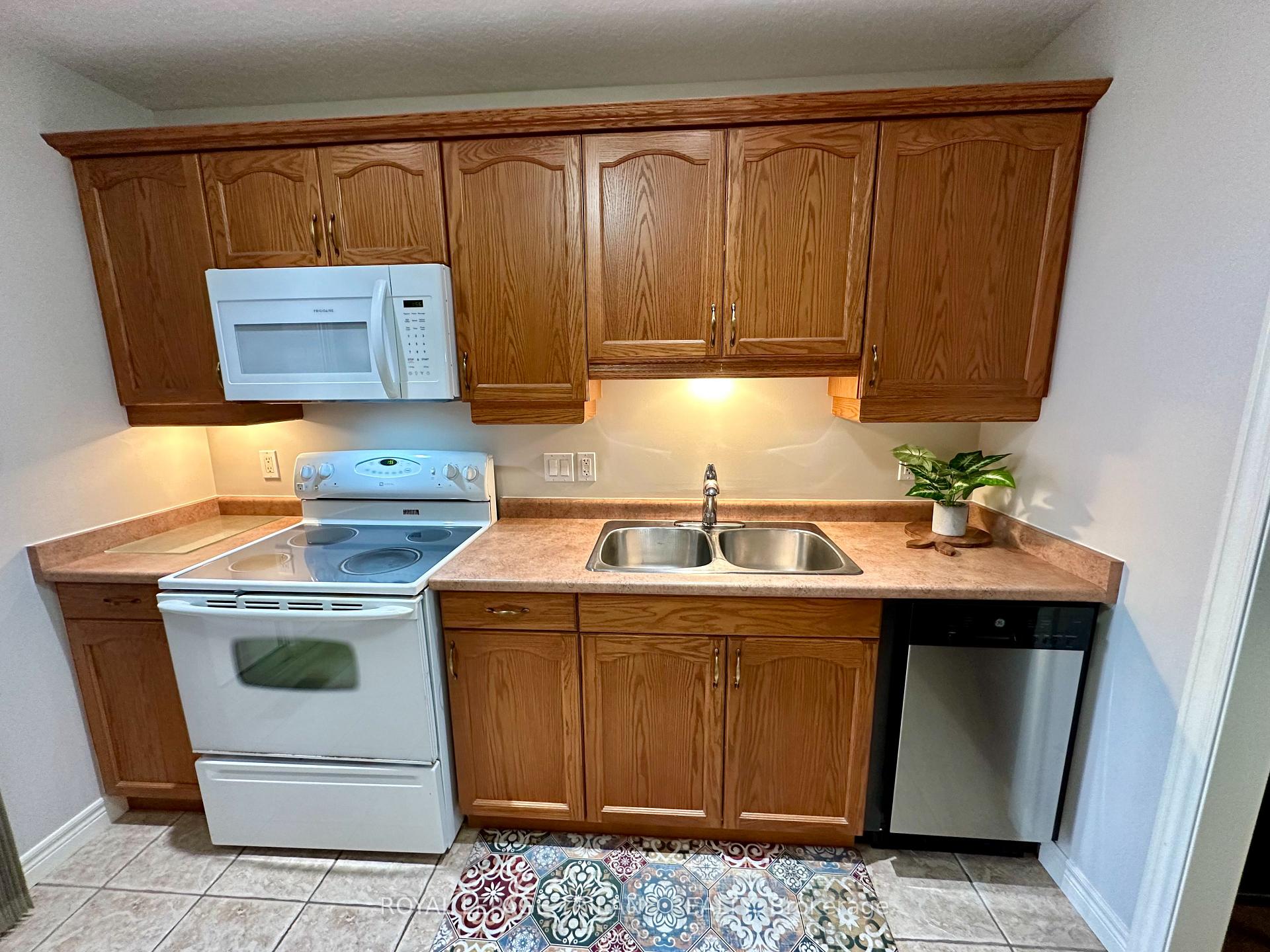 Photo 13 of 106 Hagerman Crescent, St. Thomas — HOMEH