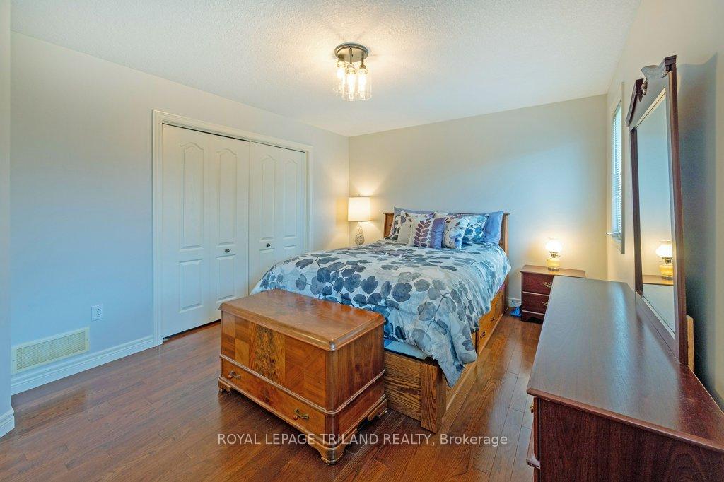 Photo 19 of 106 Hagerman Crescent, St. Thomas — HOMEH
