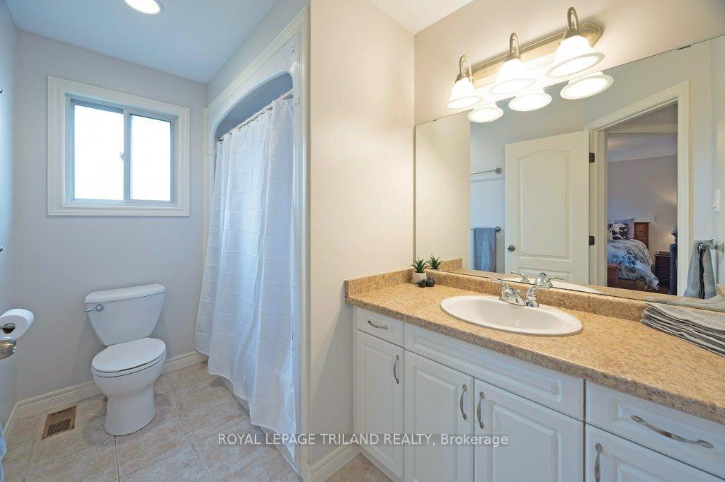 Photo 20 of 106 Hagerman Crescent, St. Thomas — HOMEH