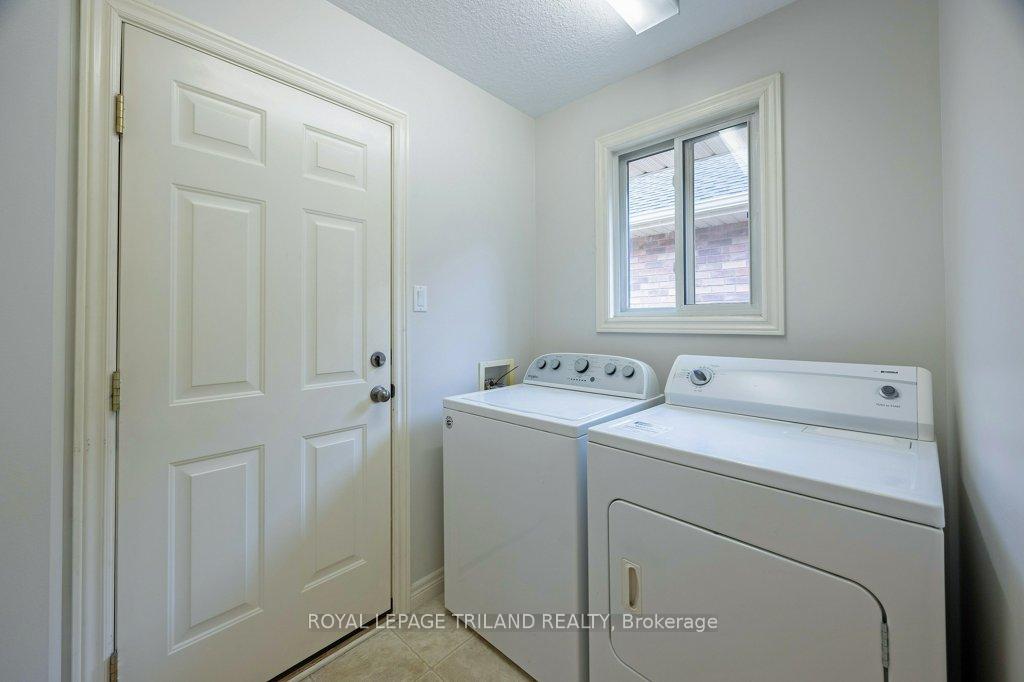 Photo 22 of 106 Hagerman Crescent, St. Thomas — HOMEH