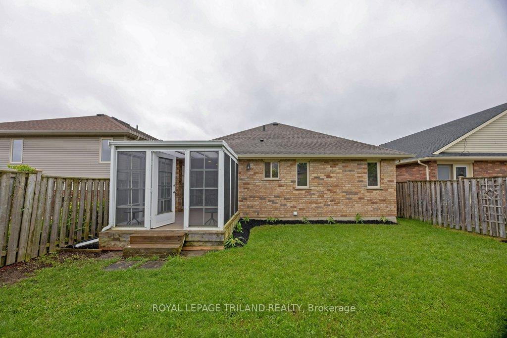 Photo 33 of 106 Hagerman Crescent, St. Thomas — HOMEH