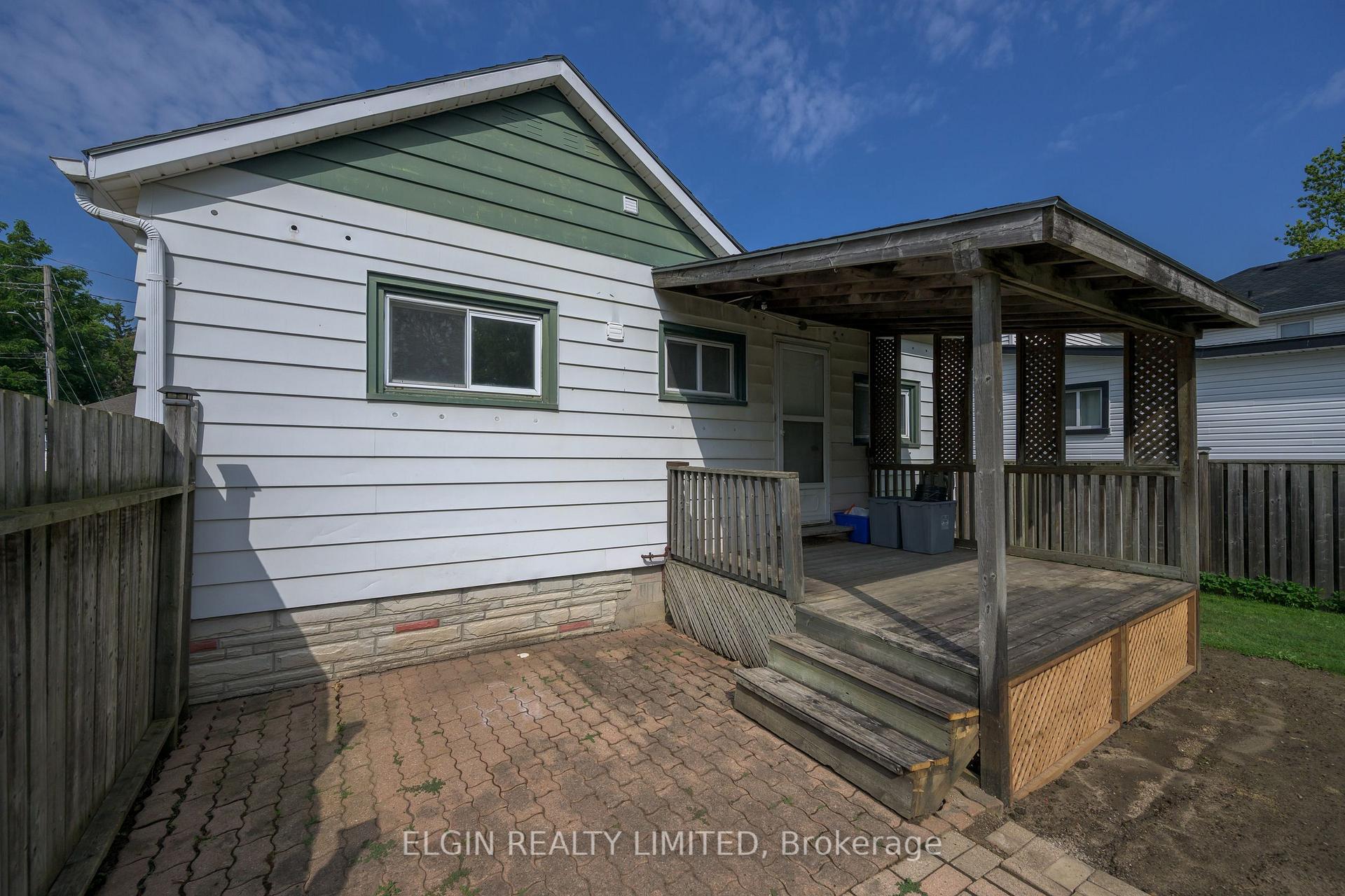 Photo 4 of 8 Wilson Avenue, St. Thomas — HOMEH