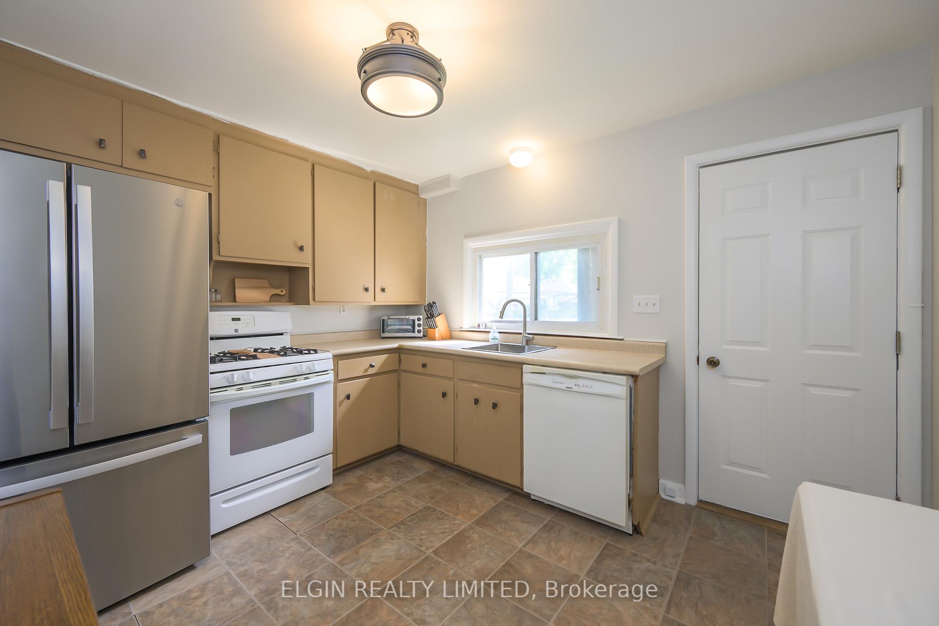 Photo 13 of 8 Wilson Avenue, St. Thomas — HOMEH