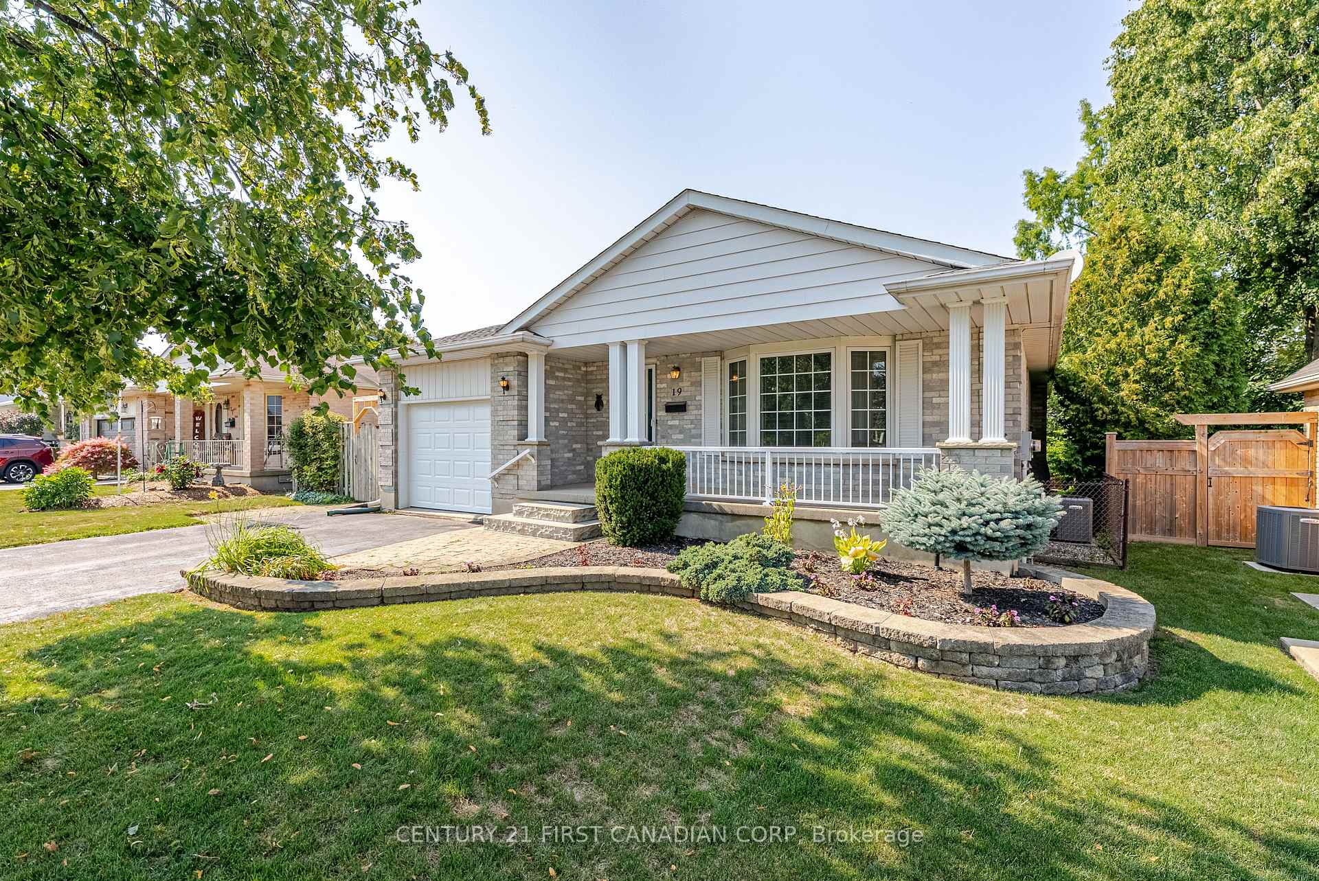 Photo 1 of 19 Farmington Drive, St. Thomas — HOMEH