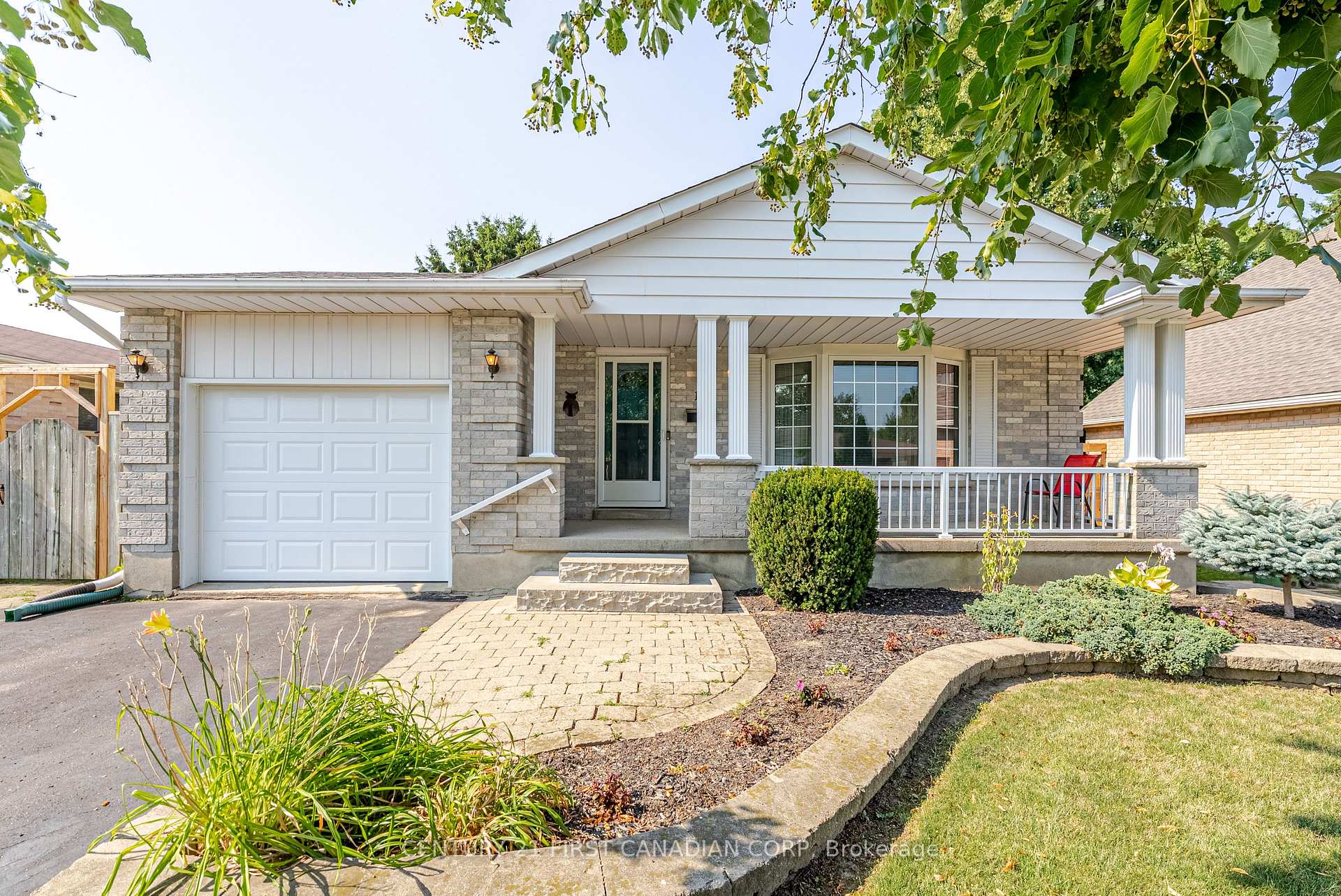 Photo 2 of 19 Farmington Drive, St. Thomas — HOMEH