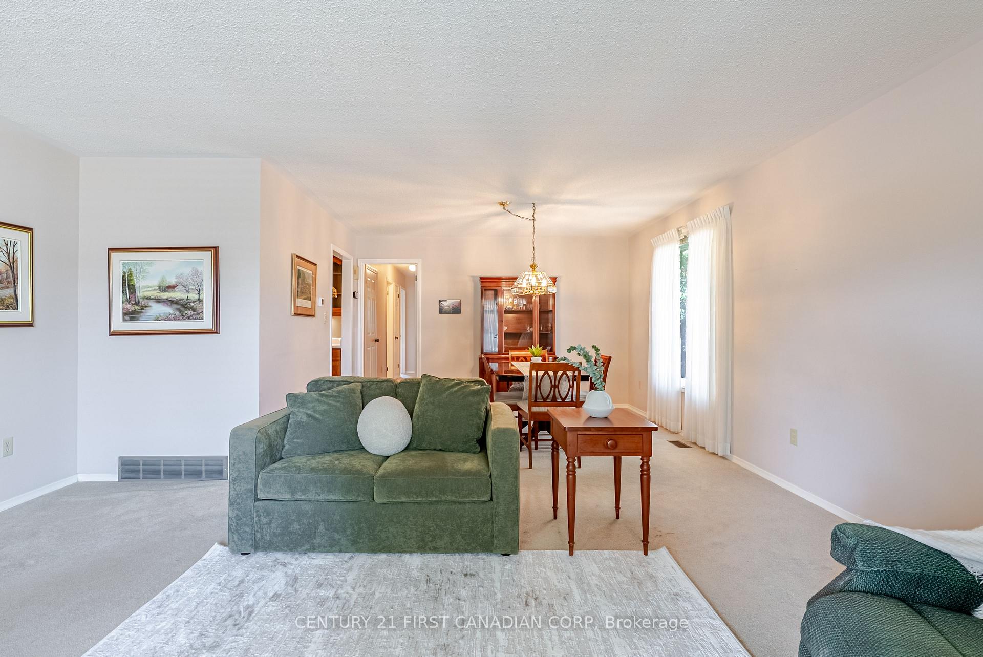 Photo 8 of 19 Farmington Drive, St. Thomas — HOMEH