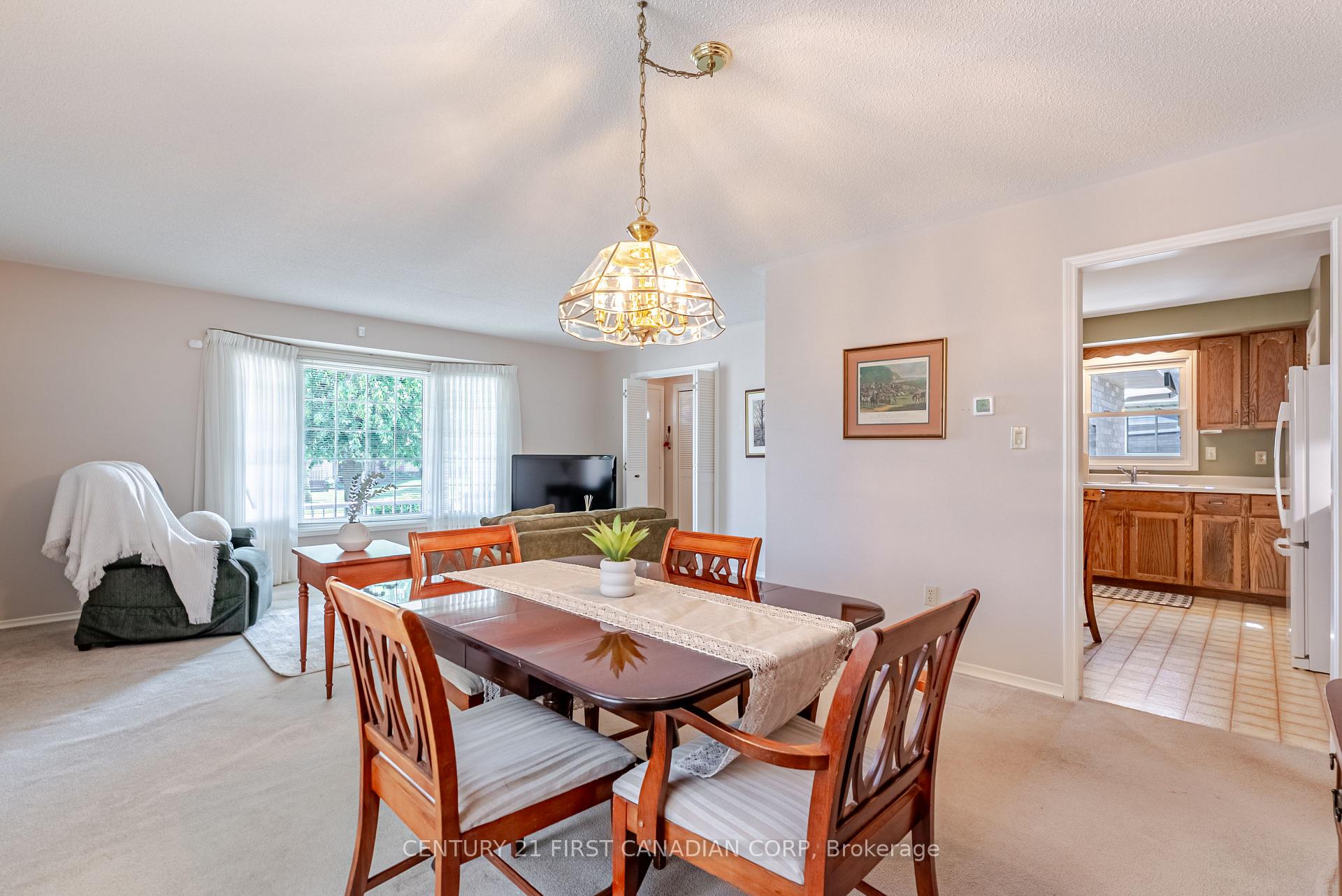Photo 10 of 19 Farmington Drive, St. Thomas — HOMEH
