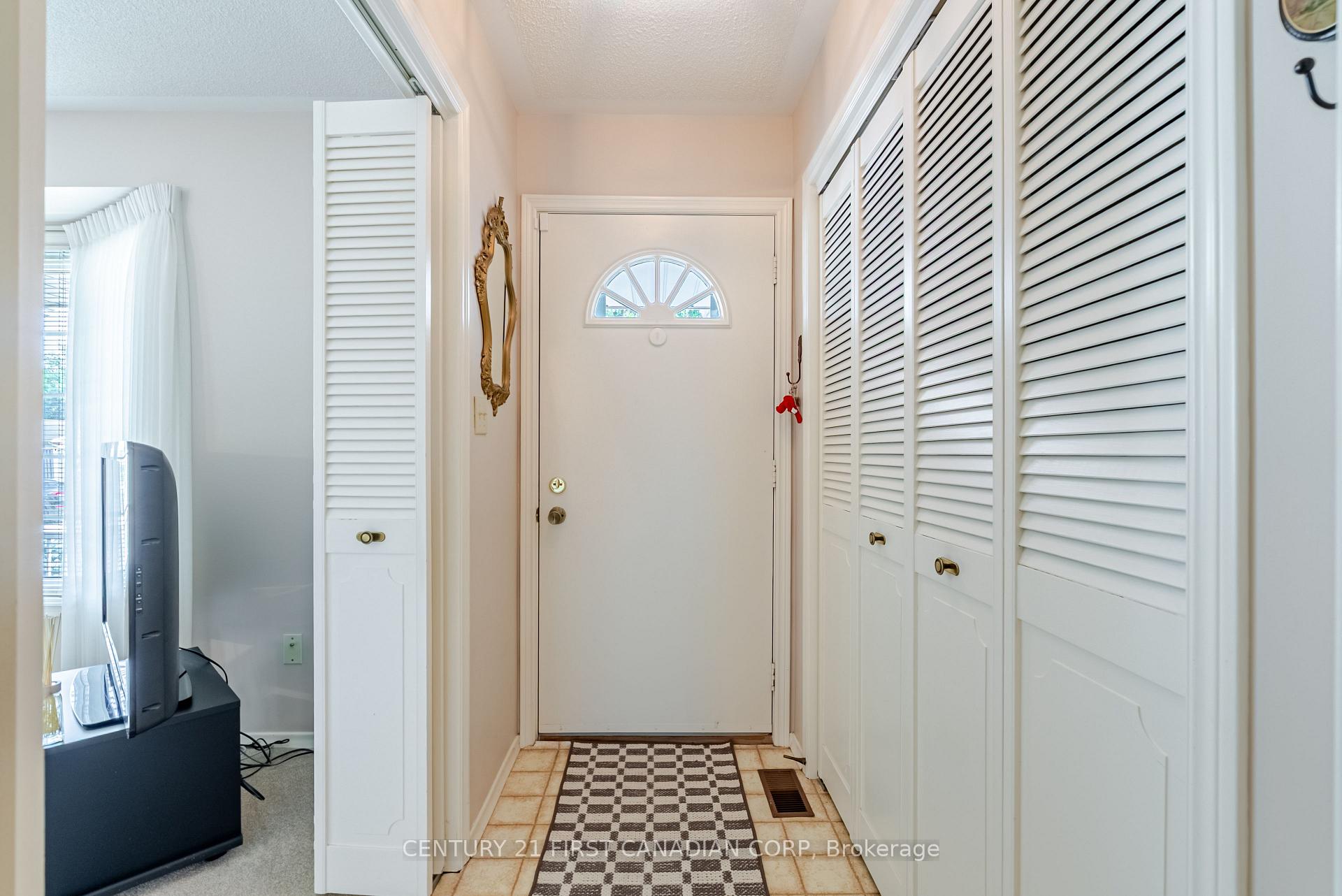 Photo 12 of 19 Farmington Drive, St. Thomas — HOMEH