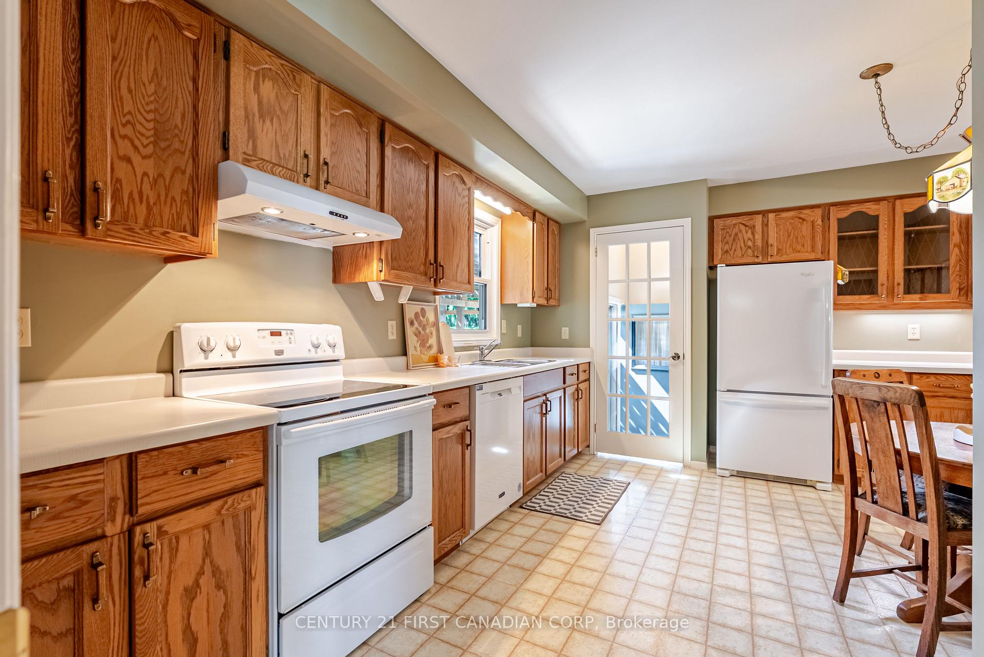 Photo 13 of 19 Farmington Drive, St. Thomas — HOMEH