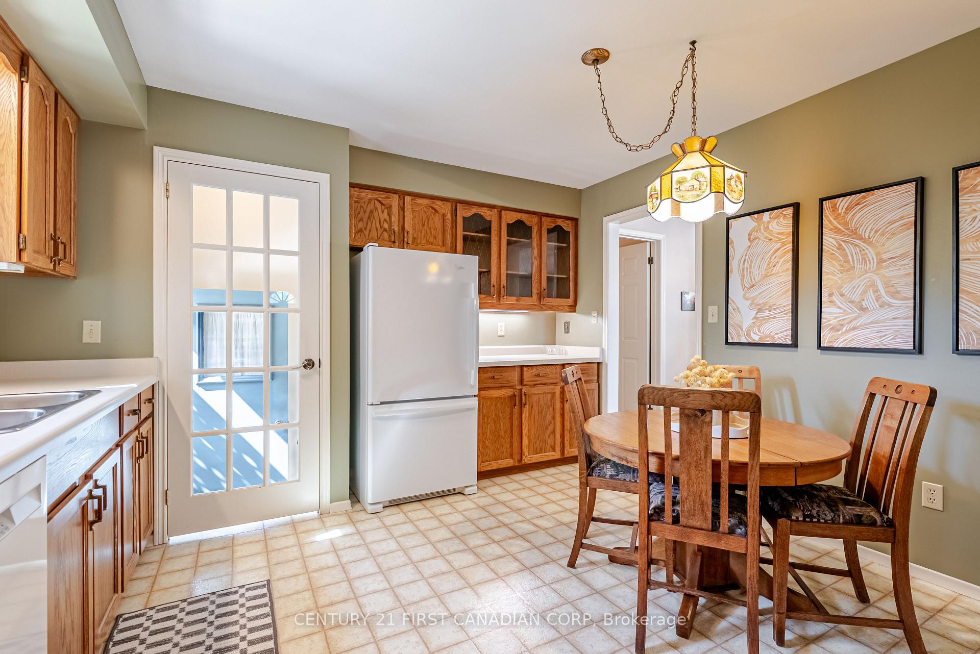 Photo 14 of 19 Farmington Drive, St. Thomas — HOMEH