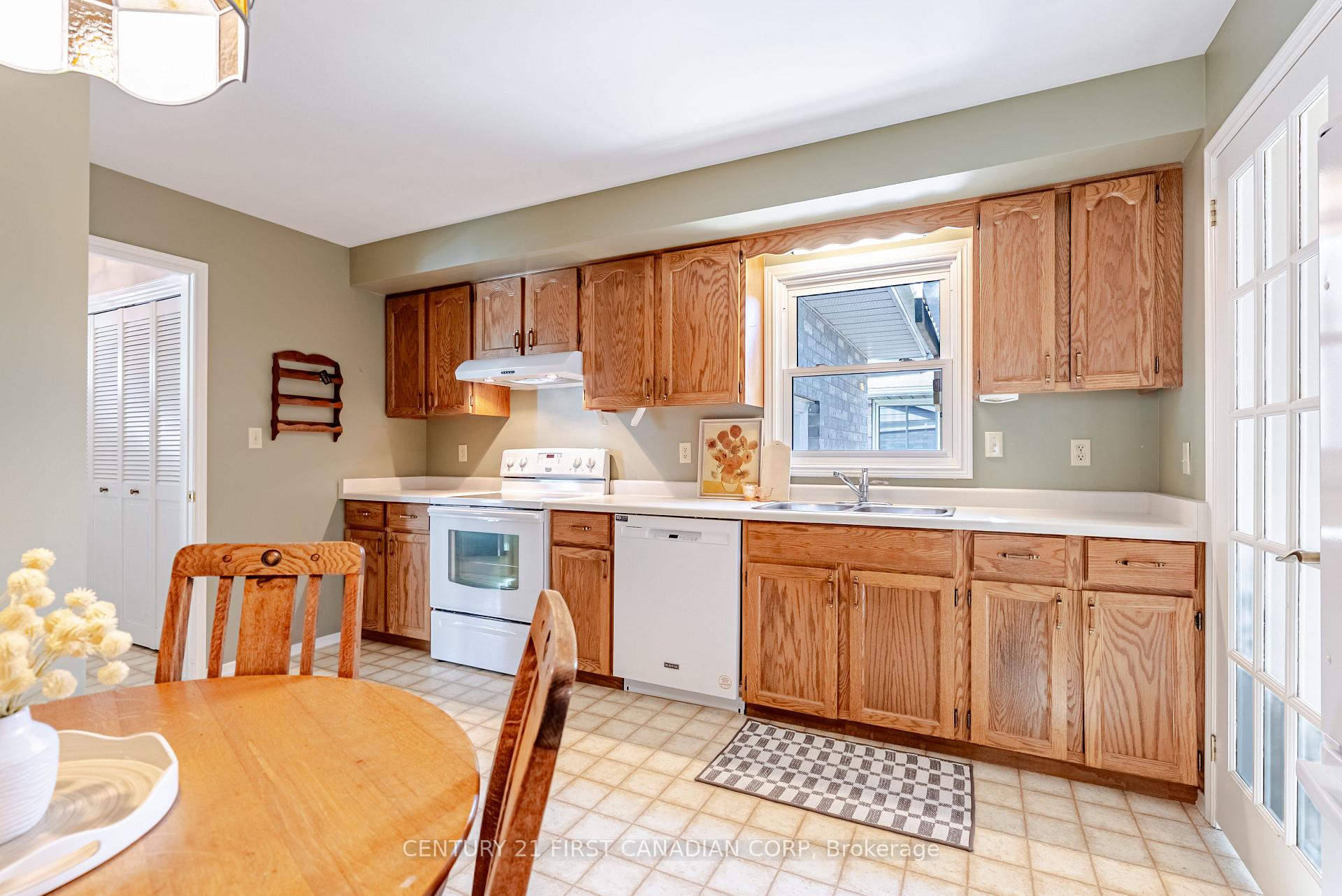 Photo 16 of 19 Farmington Drive, St. Thomas — HOMEH