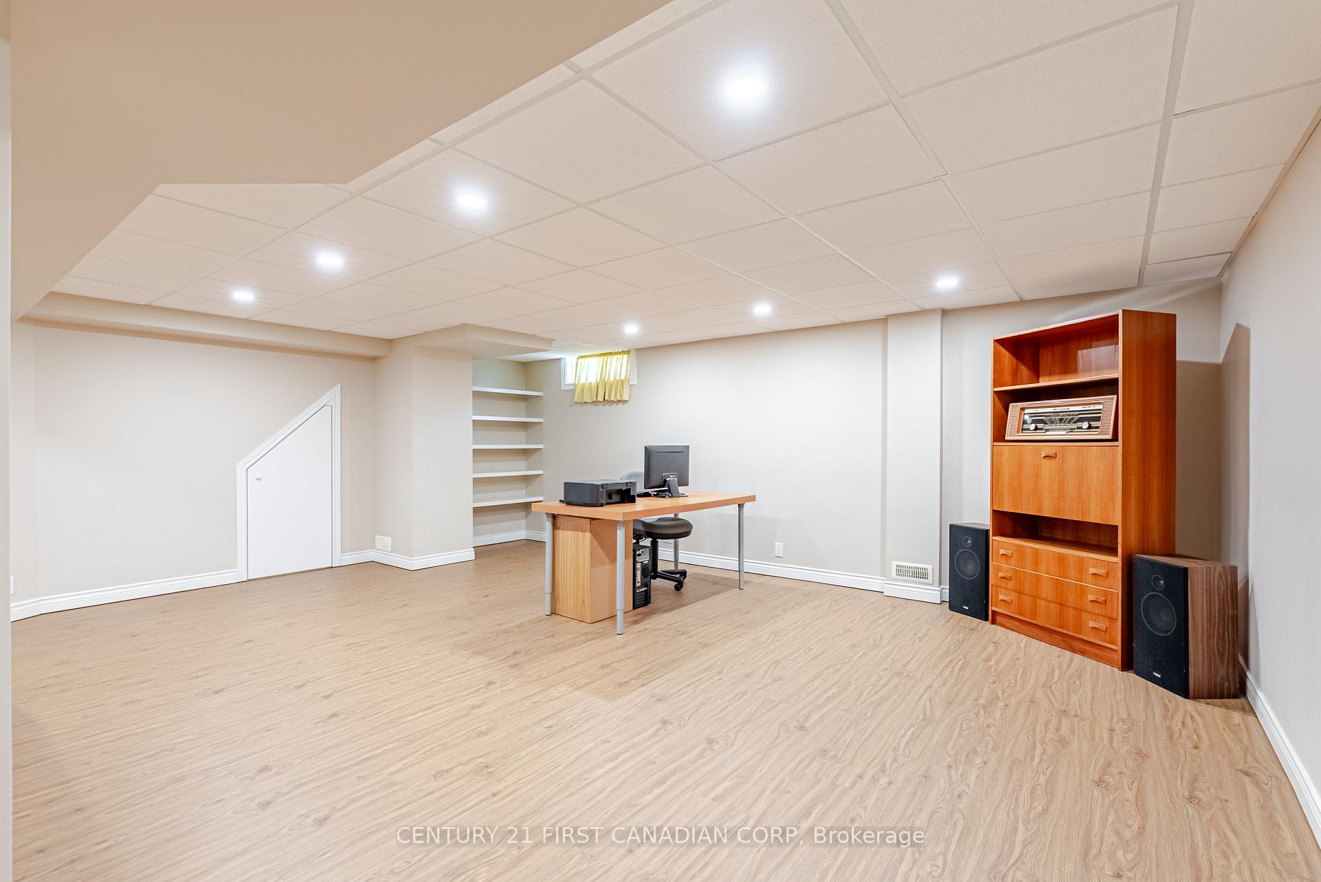 Photo 28 of 19 Farmington Drive, St. Thomas — HOMEH
