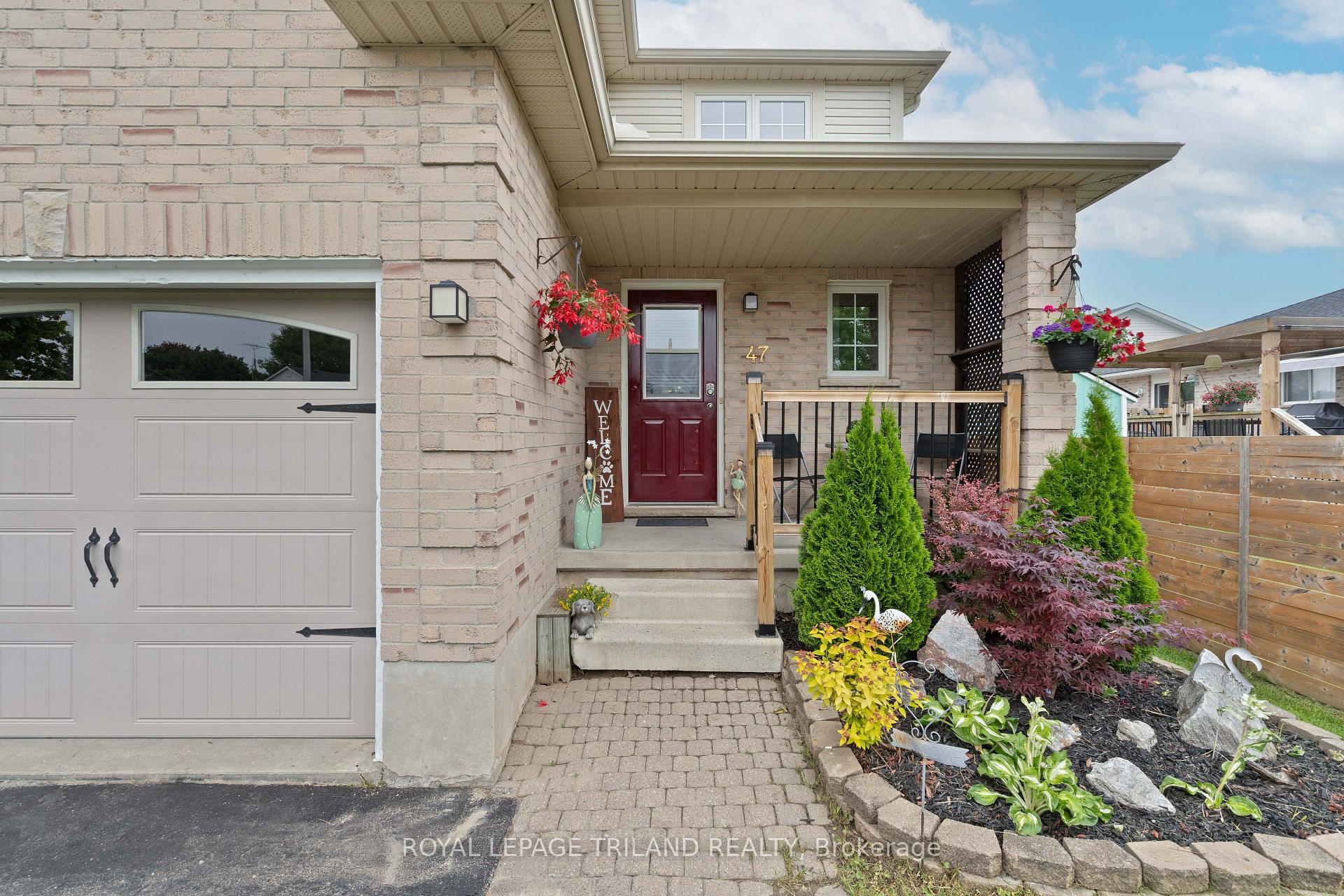 Photo 3 of 47 Carrie Crescent, St. Thomas — HOMEH