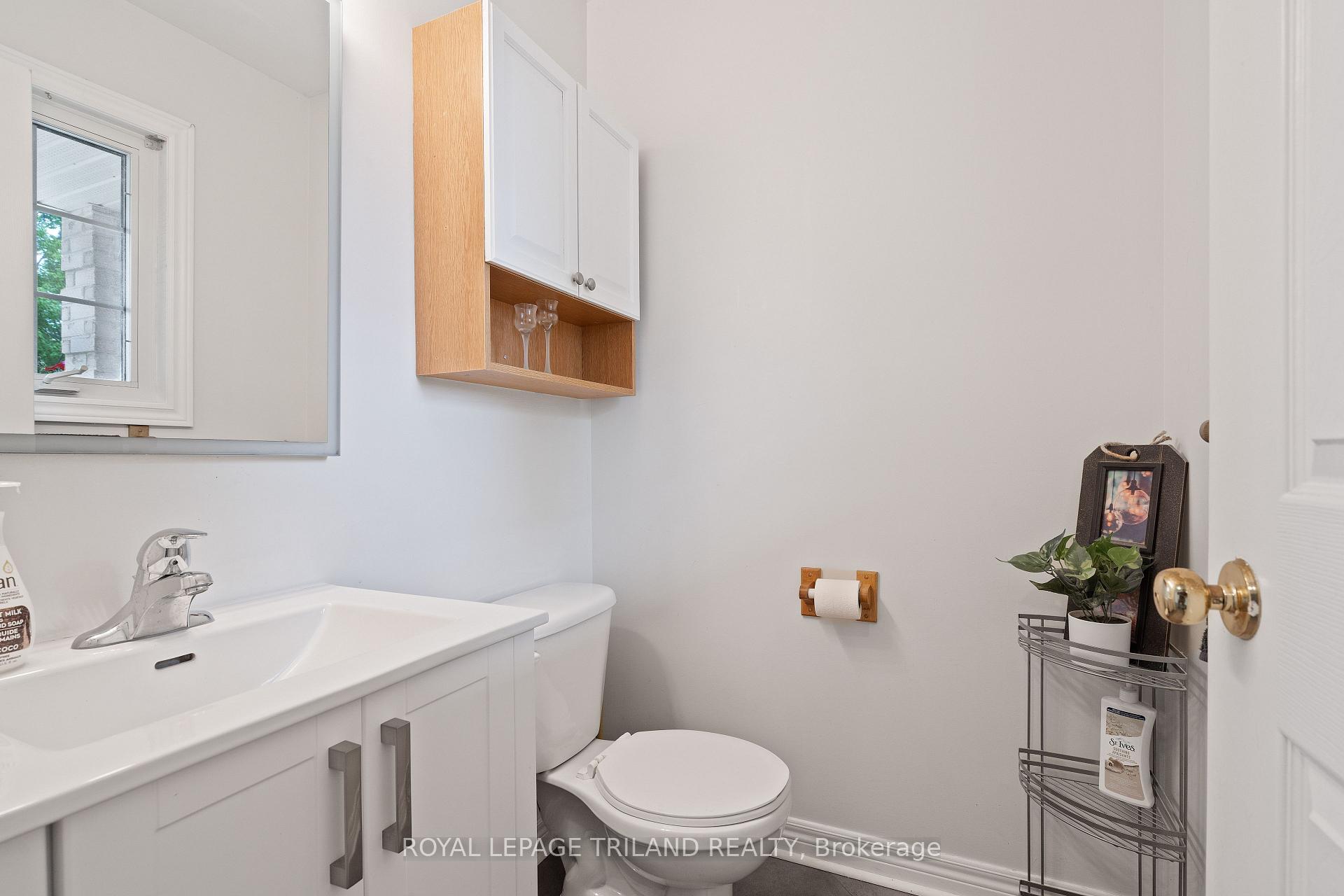 Photo 17 of 47 Carrie Crescent, St. Thomas — HOMEH