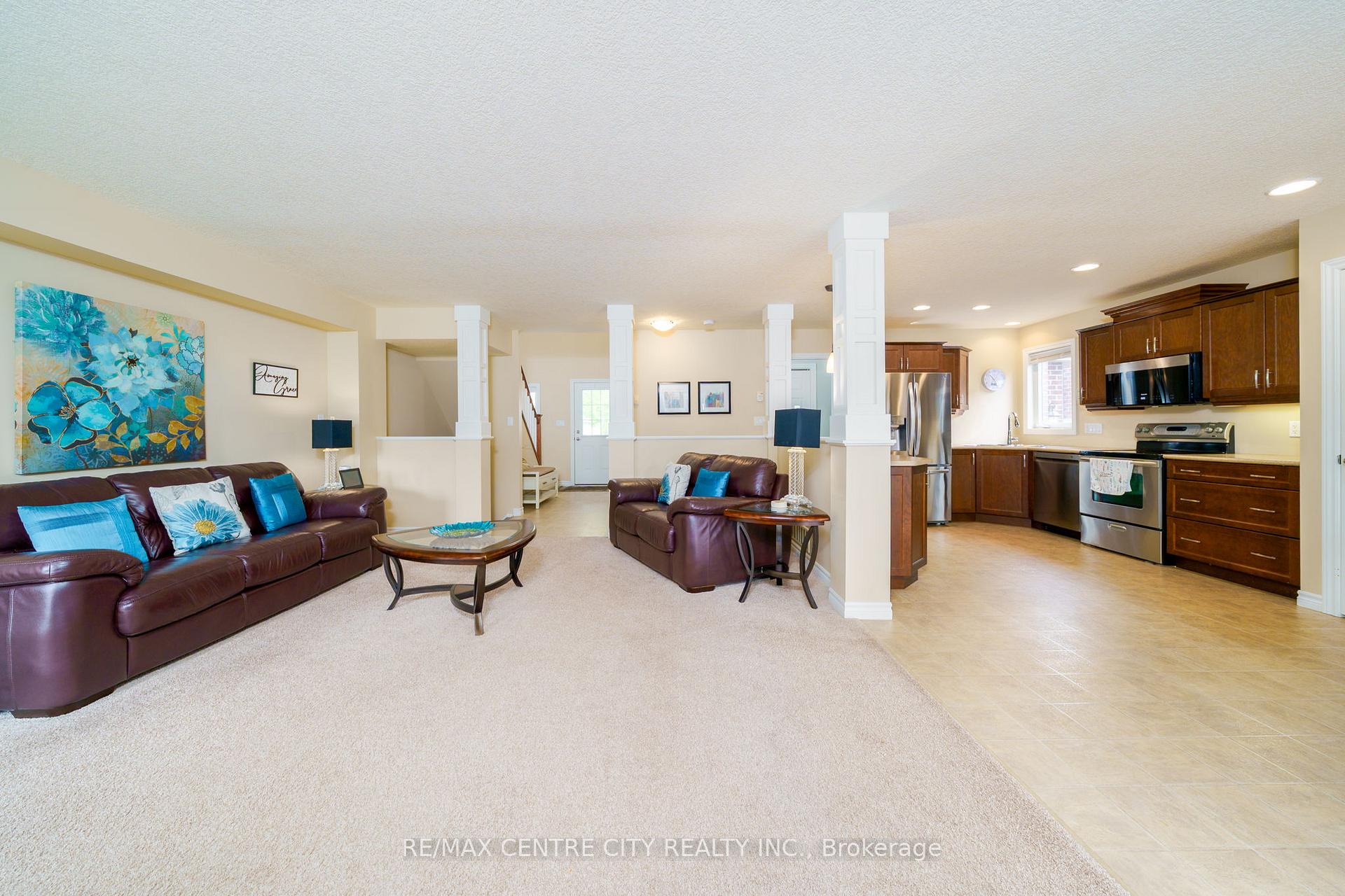 Photo 6 of 8 Fenwick Court, St. Thomas — HOMEH
